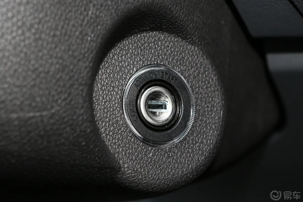 图雅诺智蓝厢式运输车 350km 加长轴中顶 3座钥匙孔或一键启动按键