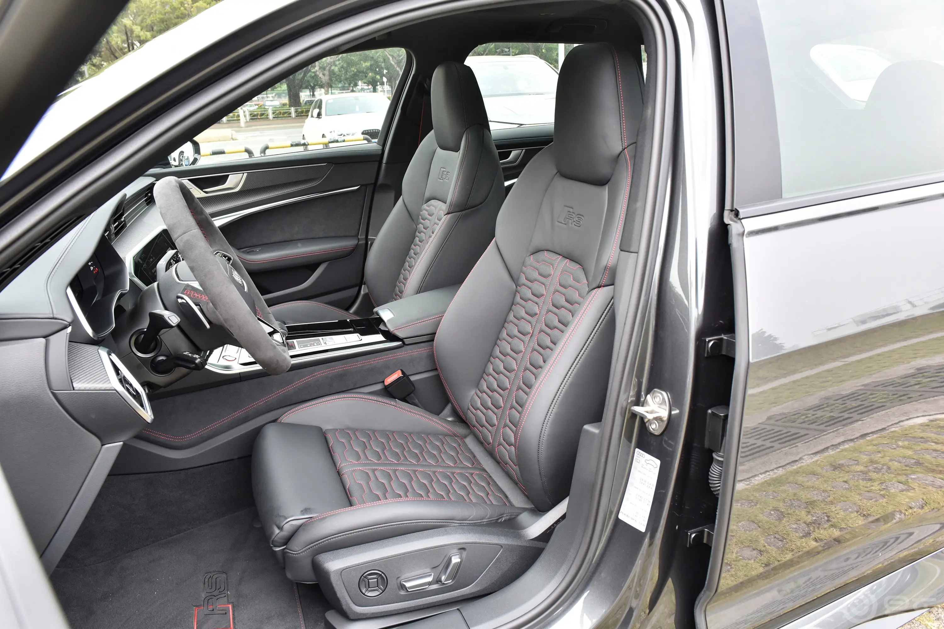 奥迪RS 64.0T Avant驾驶员座椅
