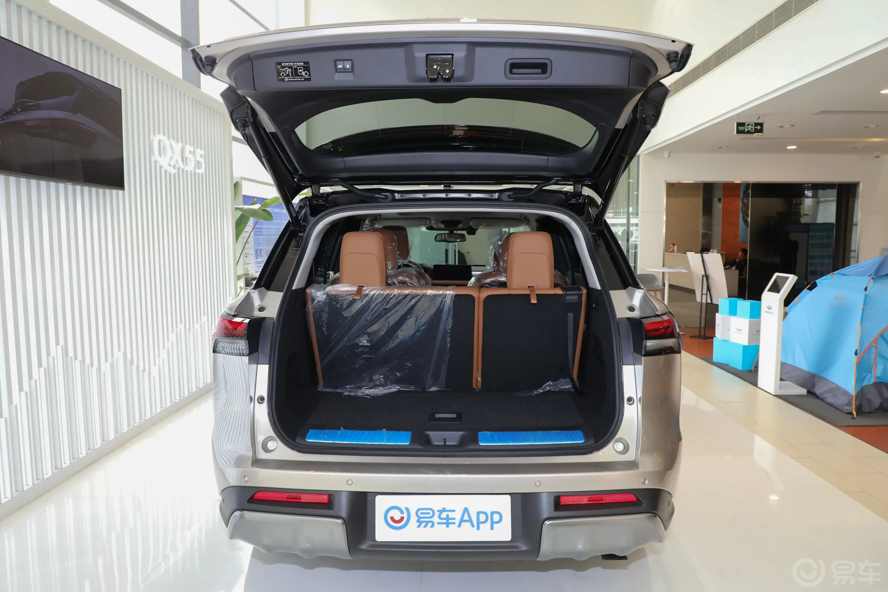 英菲尼迪QX602.0T 四驱尊享版后备厢