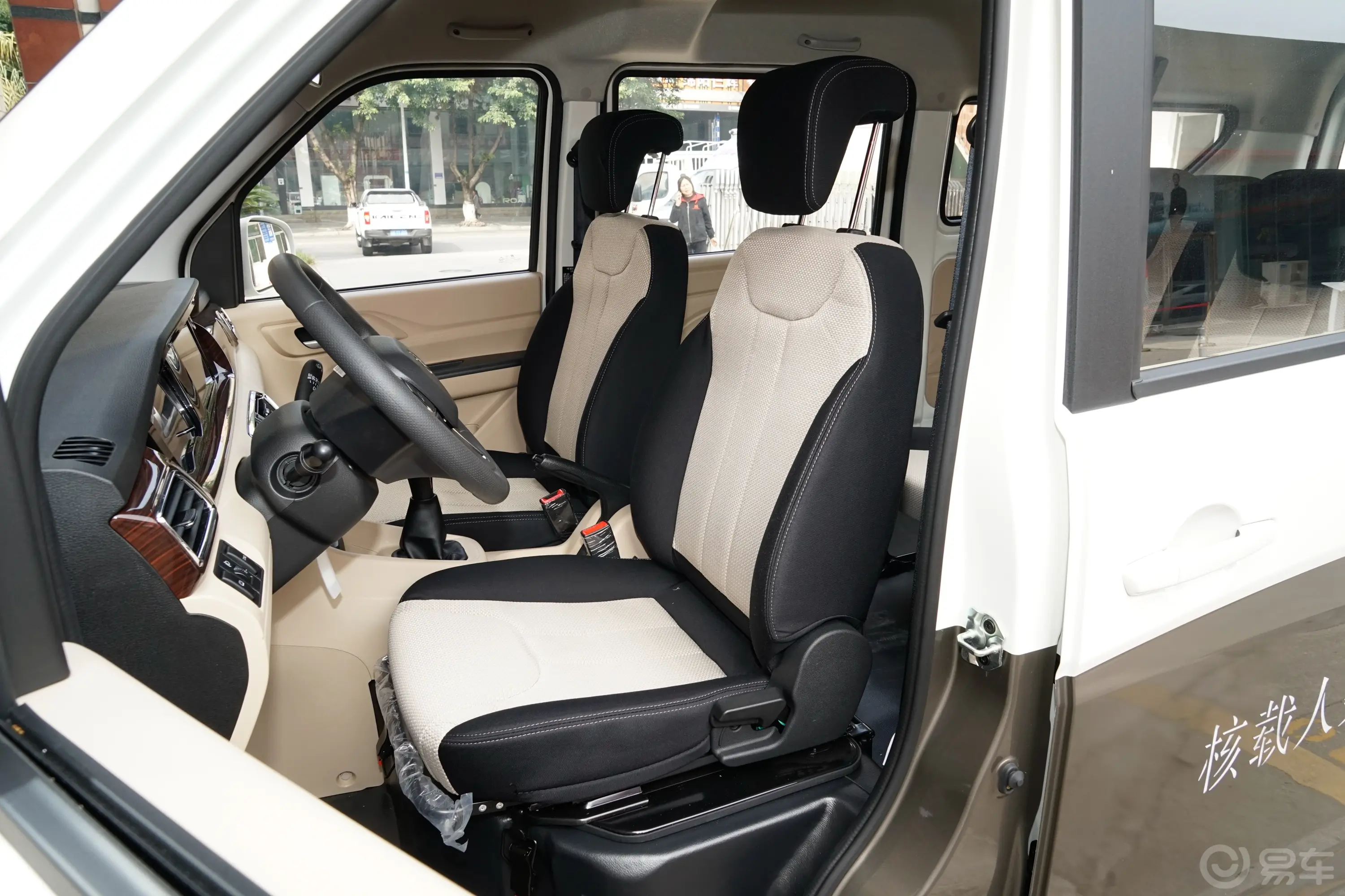 跨越星V51.6L 手动基本型 7座 CNG驾驶员座椅