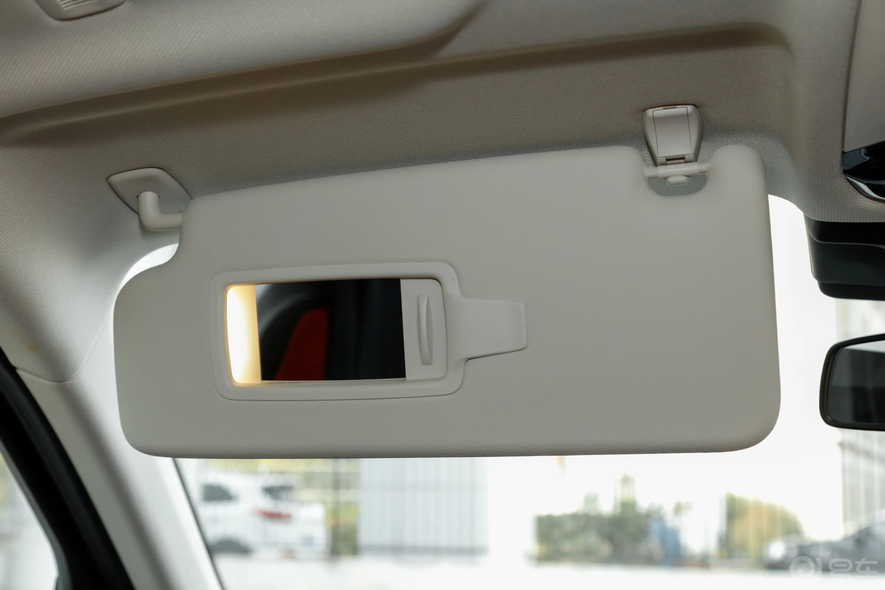 宝马X1sDrive20Li X设计套装驾驶位遮阳板