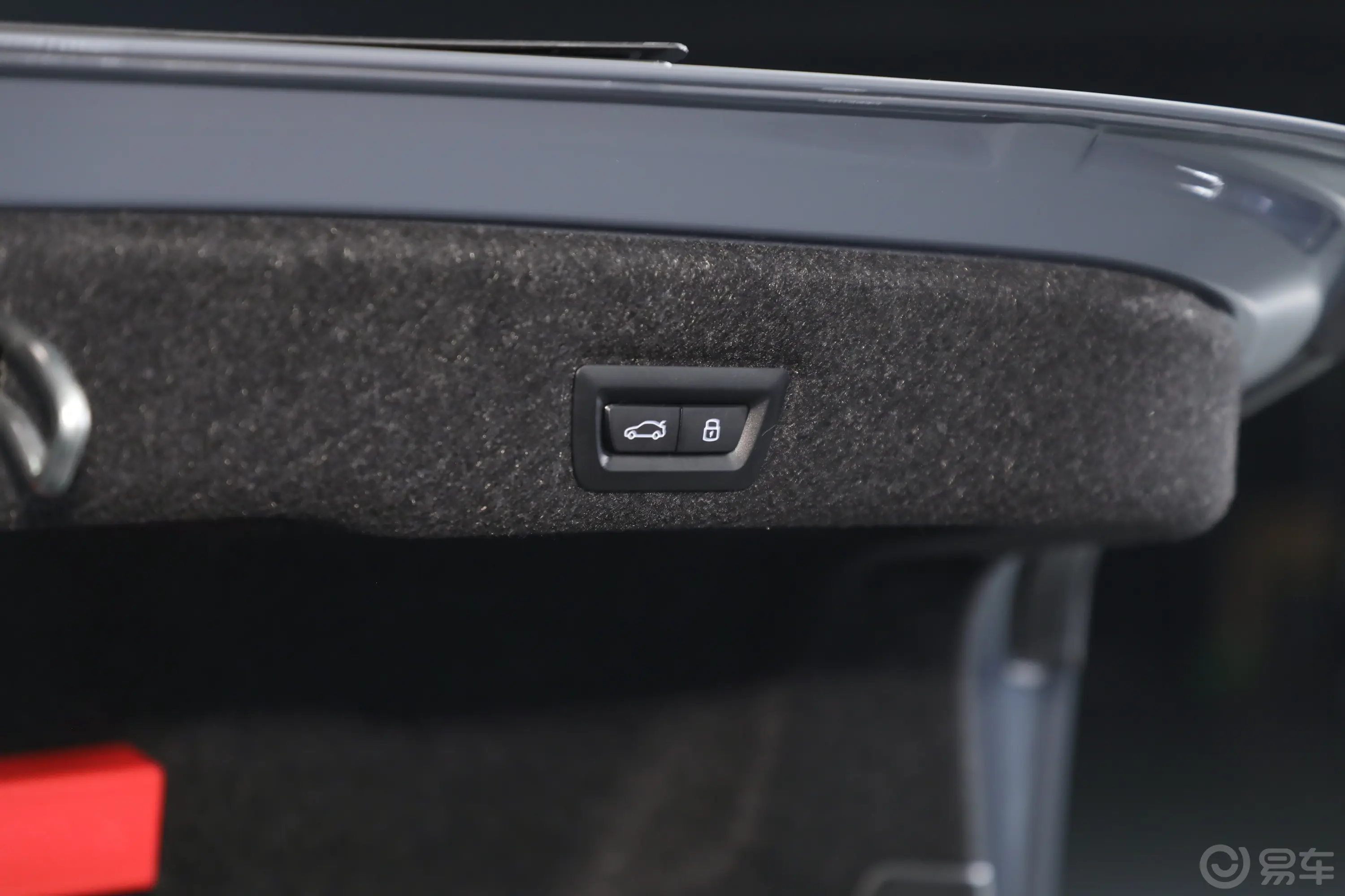 宝马i5eDrive 40L M运动套装电动尾门按键（手动扶手）