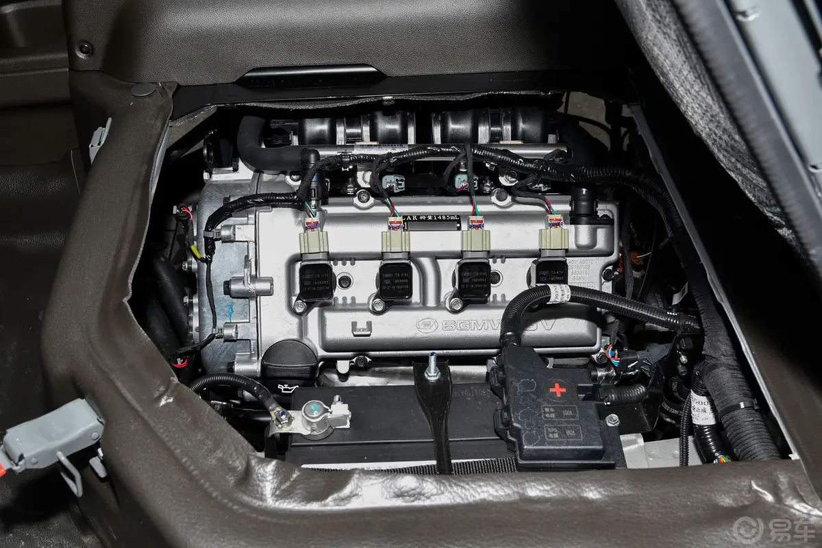 五菱荣光新卡1.5L 双排基本型 5座发动机特写