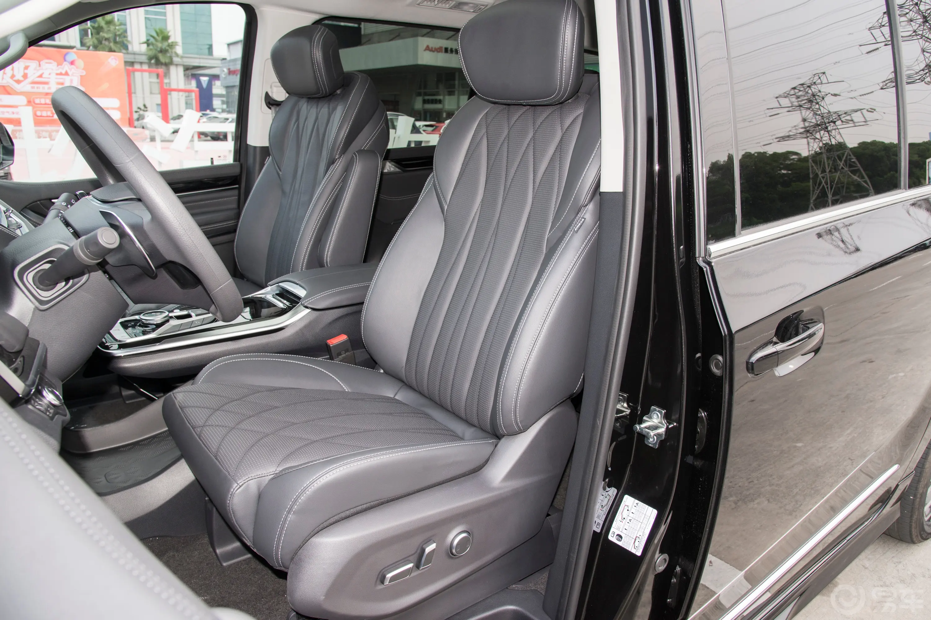 大通G20改款 PLUS 2.0T 自动豪华版 7座 汽油驾驶员座椅