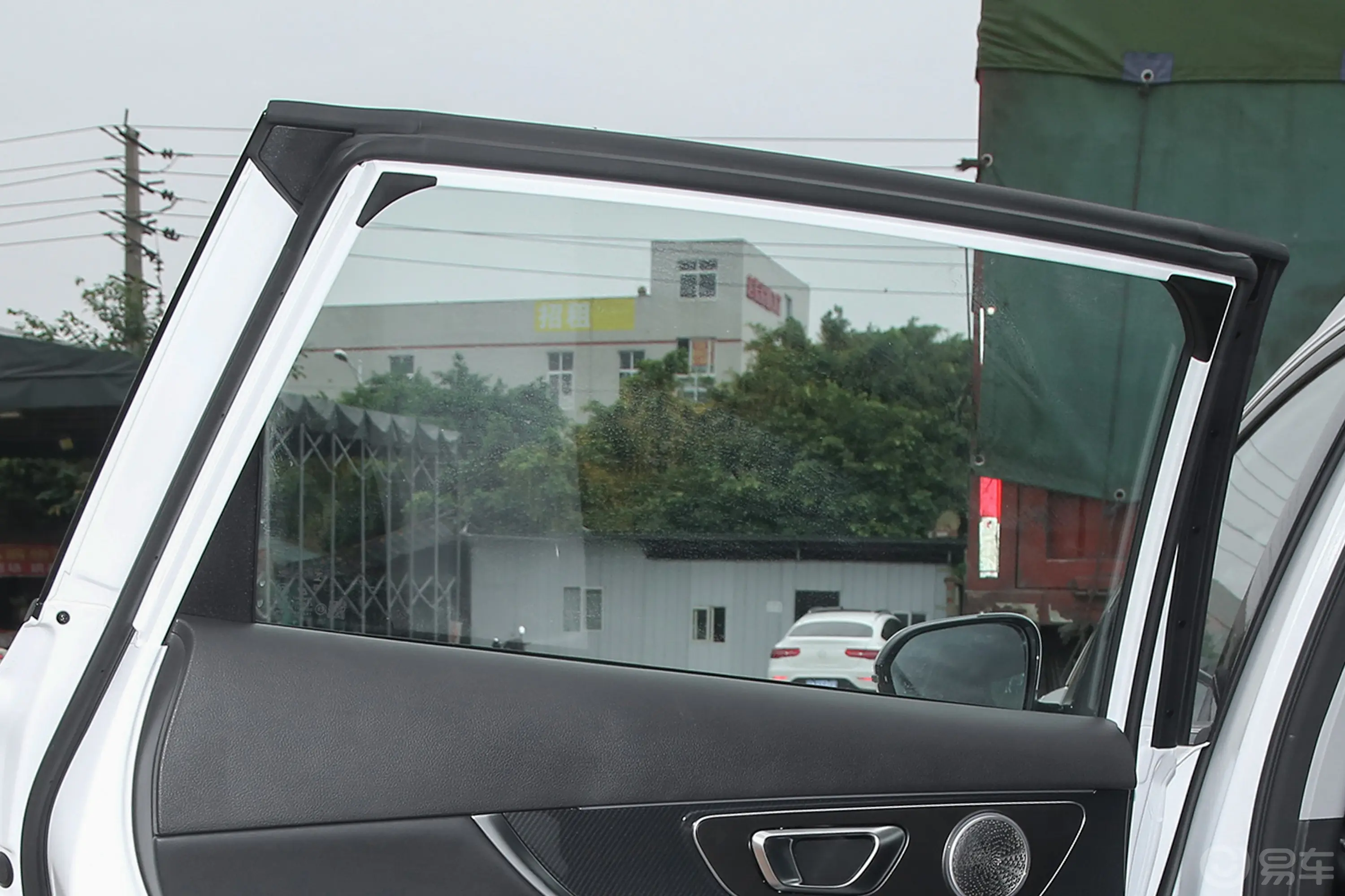 瑞虎7 PLUS冠军版 1.5T 双离合旗舰型后排侧窗遮阳帘