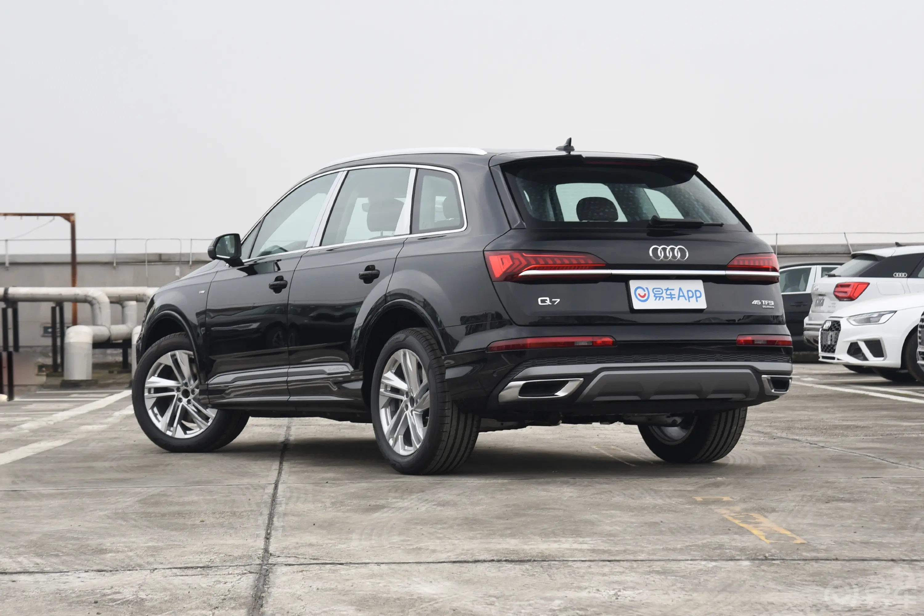 奥迪Q745 TFSI quattro S line运动型 7座侧后45度车头向左水平