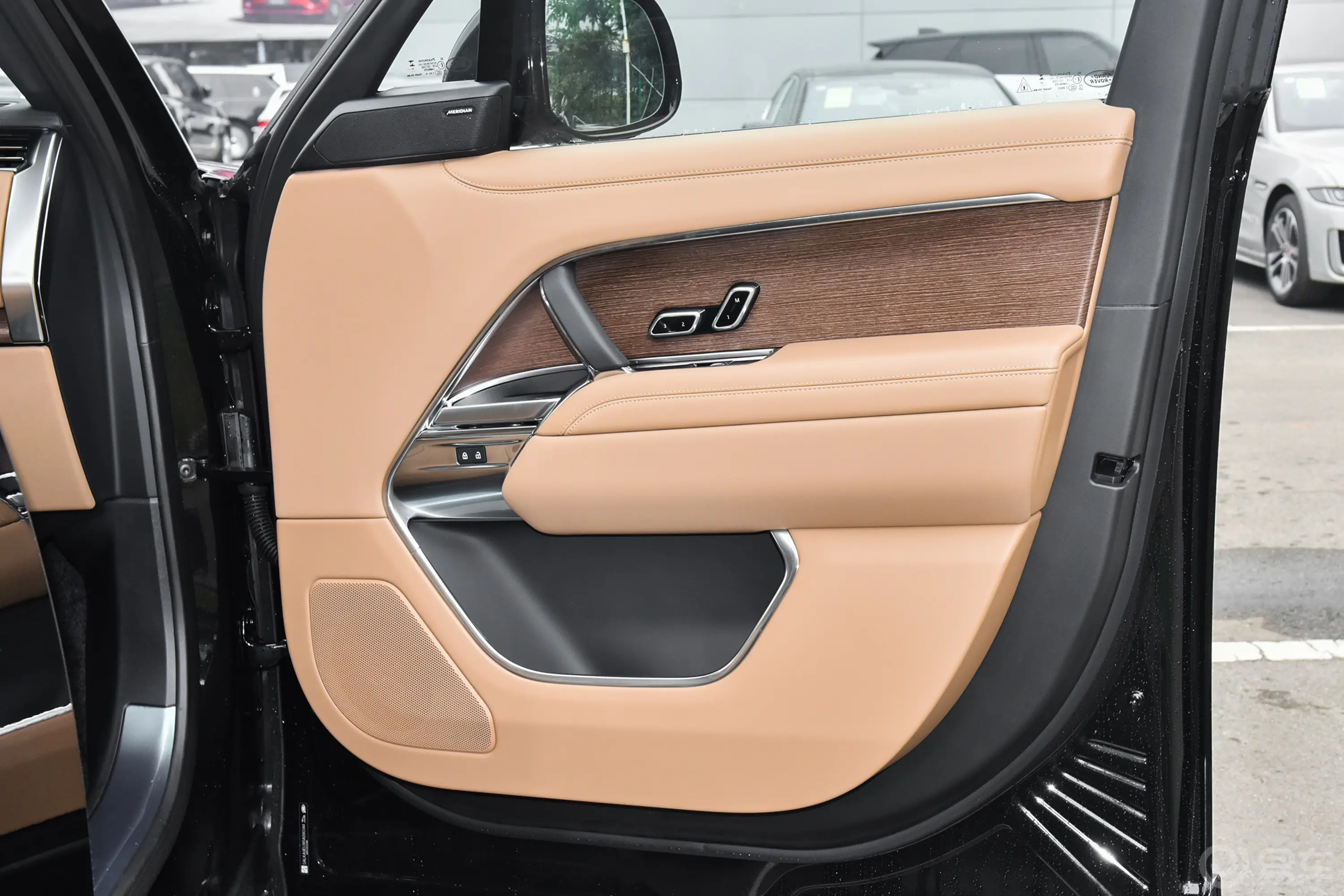 揽胜3.0 L6 360PS 盛世版 5座副驾驶位