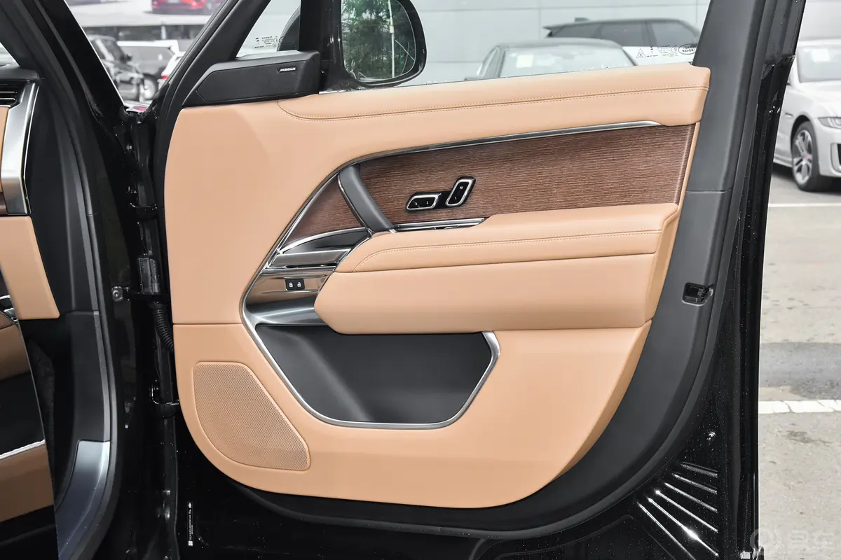 揽胜3.0 L6 360PS 盛世版 5座副驾驶位