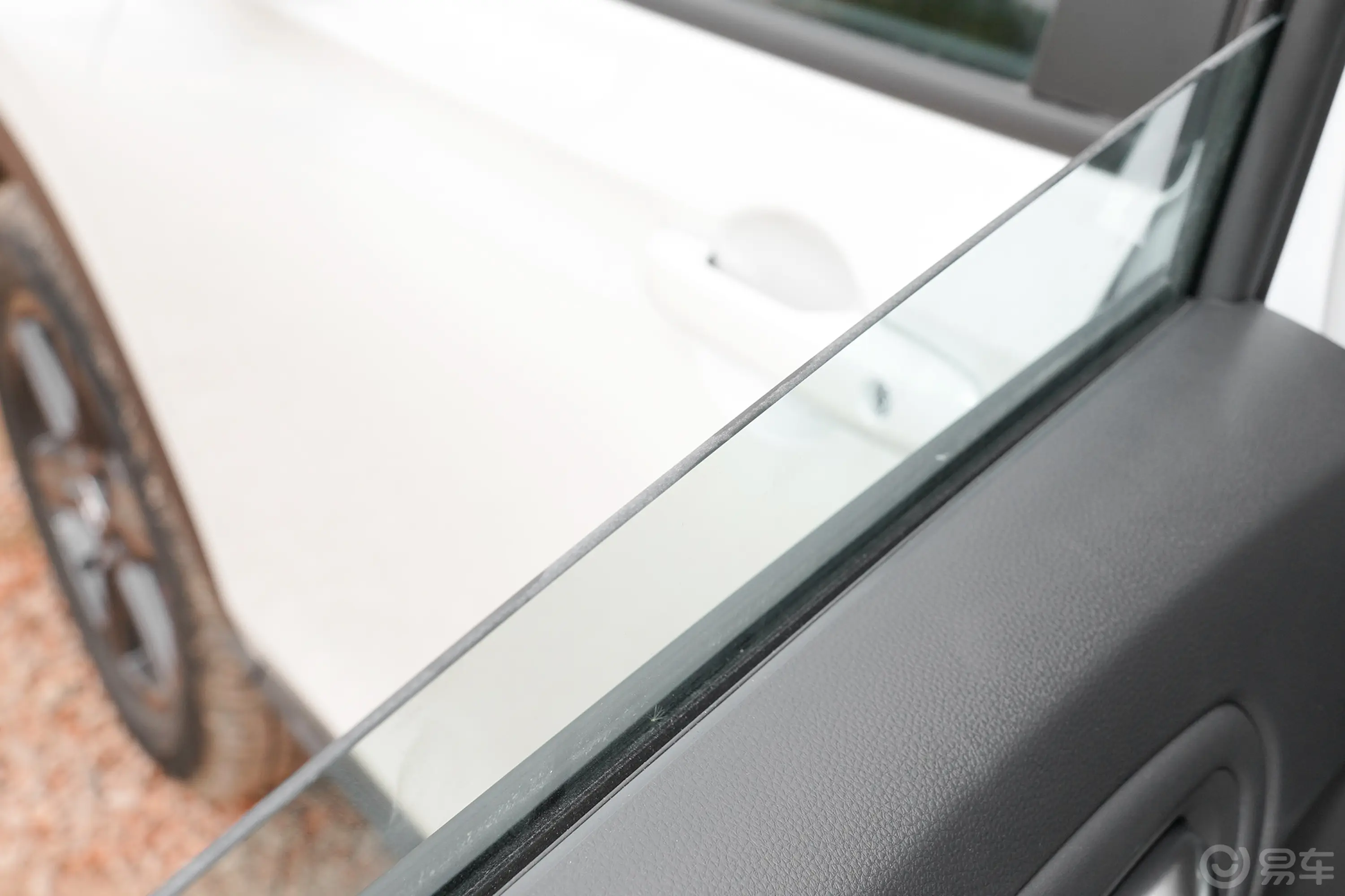 本田XR-V1.5L 热诚版后排玻璃材质特写