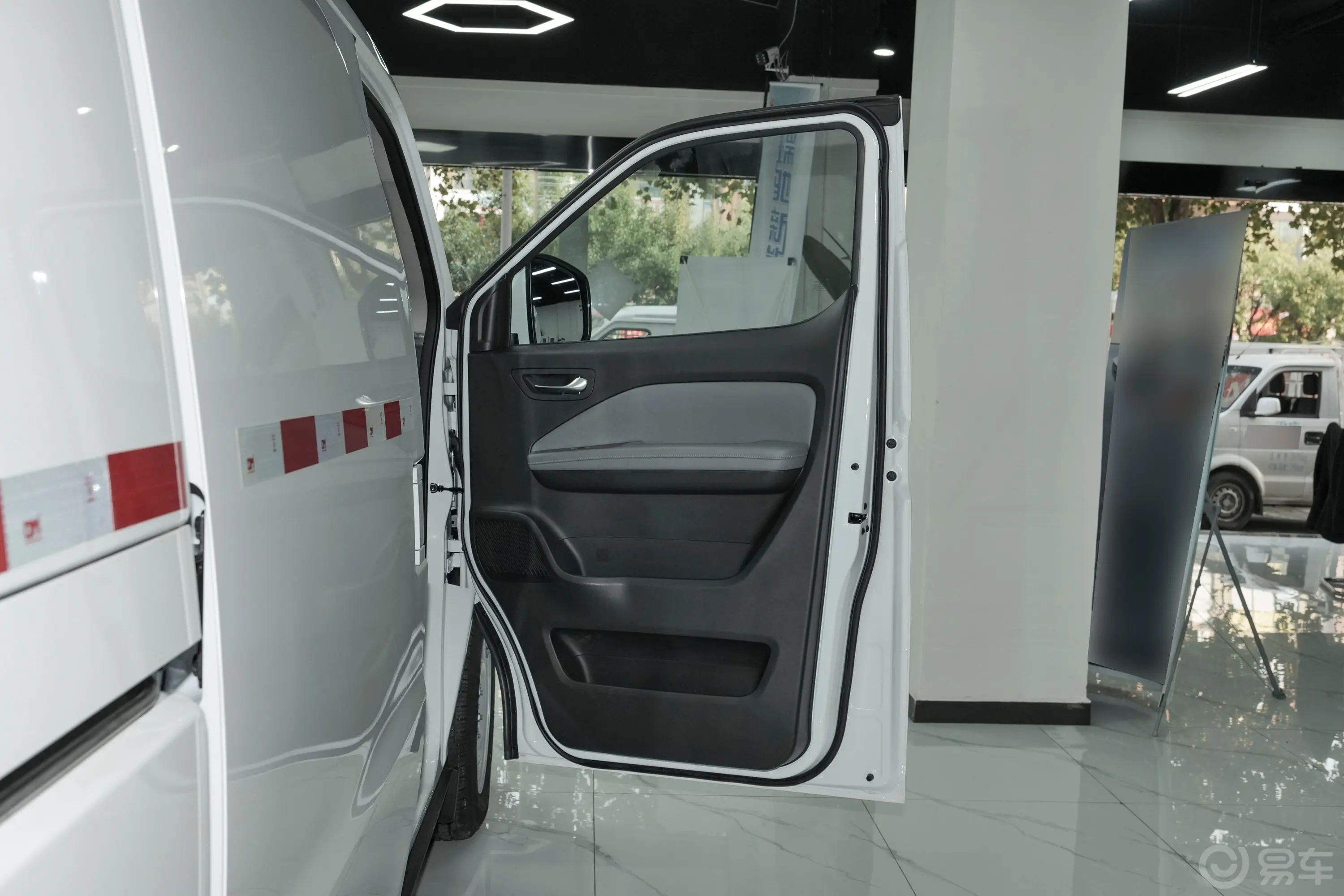 瑞驰新能源EC75252km 标准版先锋型I 41.85kWh副驾驶员车门