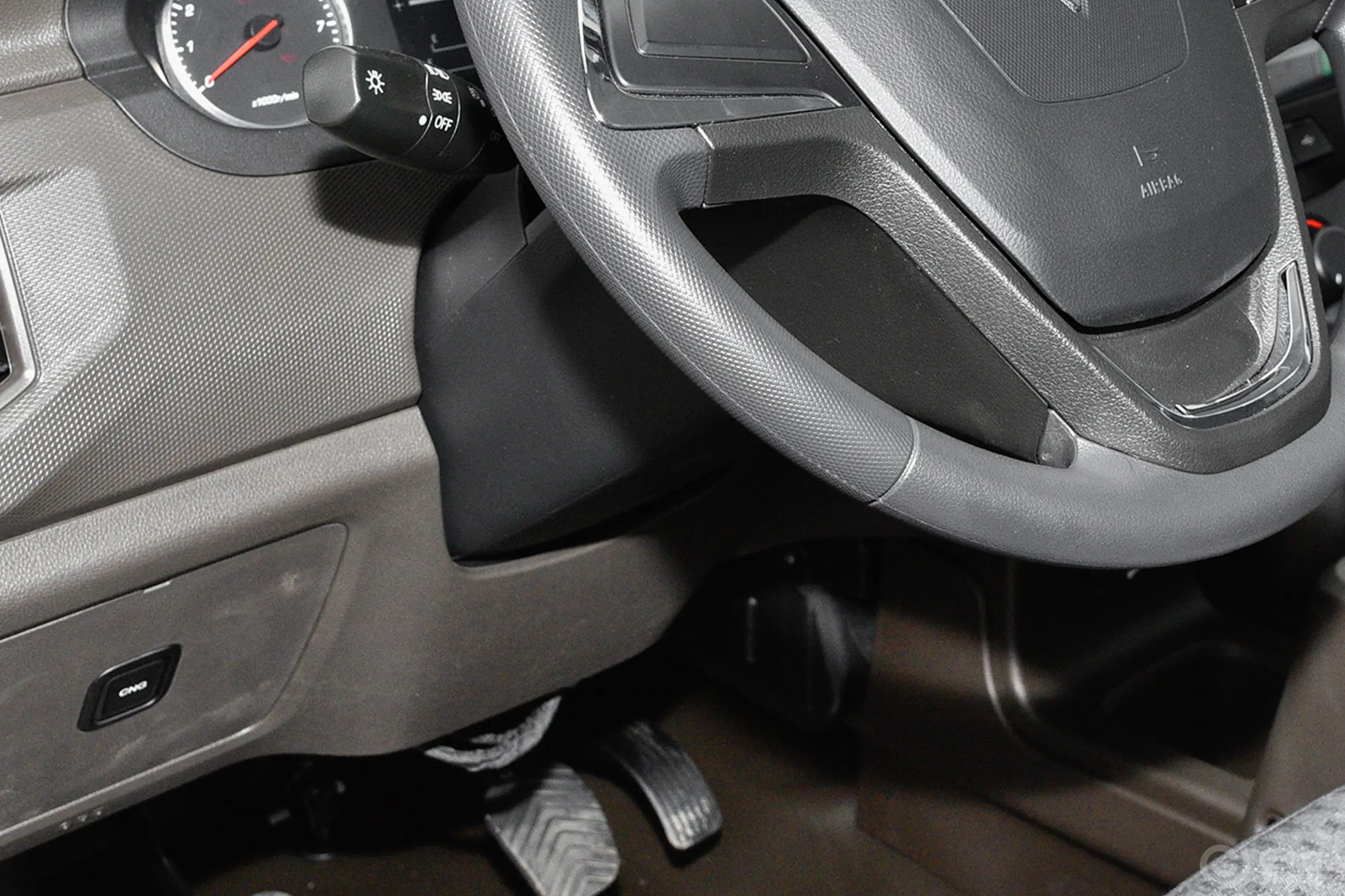 五菱荣光新卡2.0L 单排舒适型 2座 CNG方向盘调节
