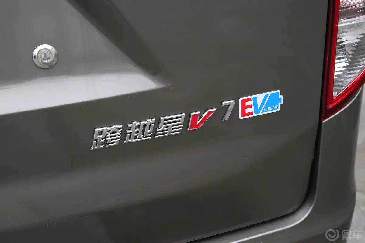 跨越星V7 EV251km 客车掀背门豪华型 9座外观细节