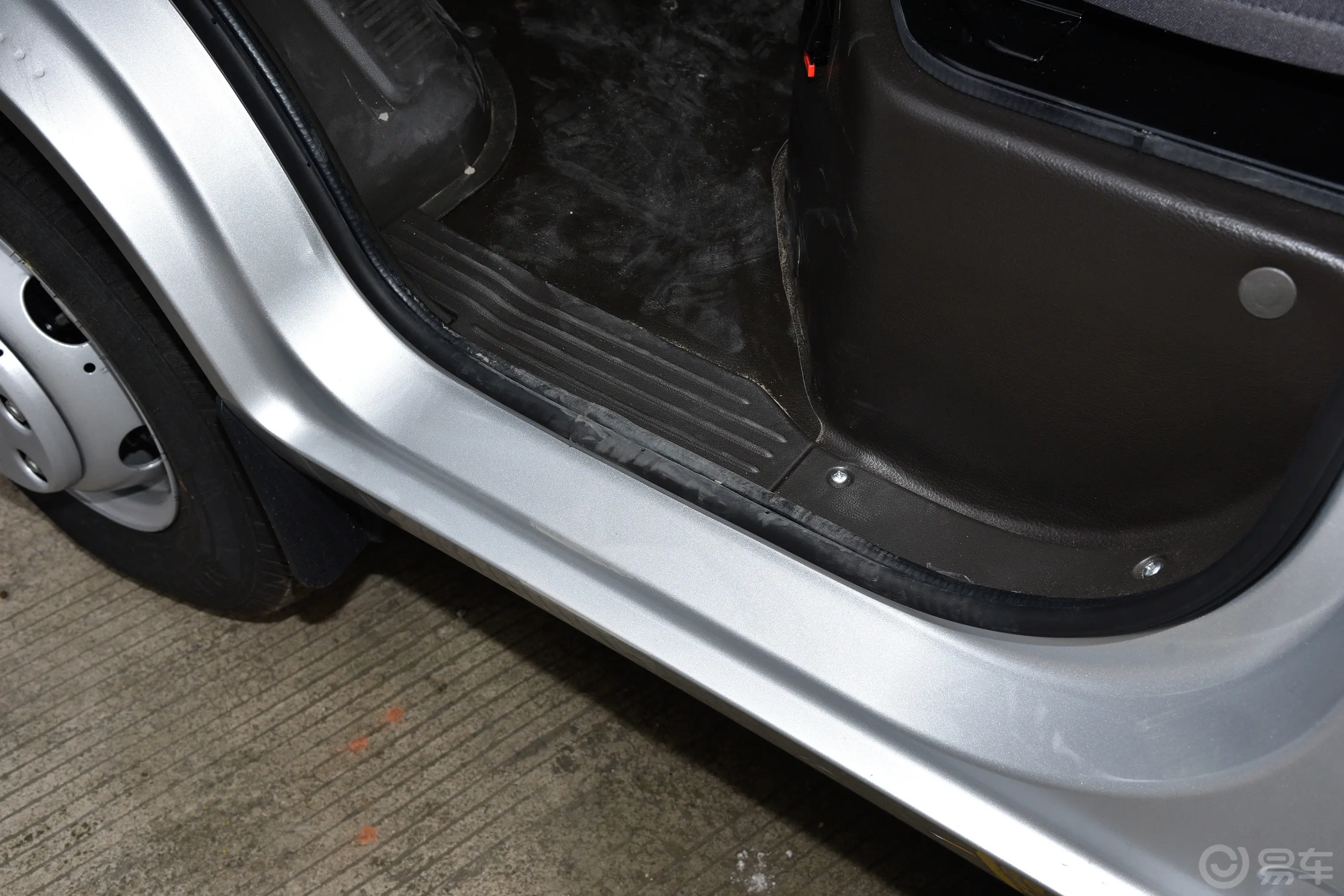 五菱荣光新卡2.0L 单排舒适型 2座 CNG前排迎宾踏板