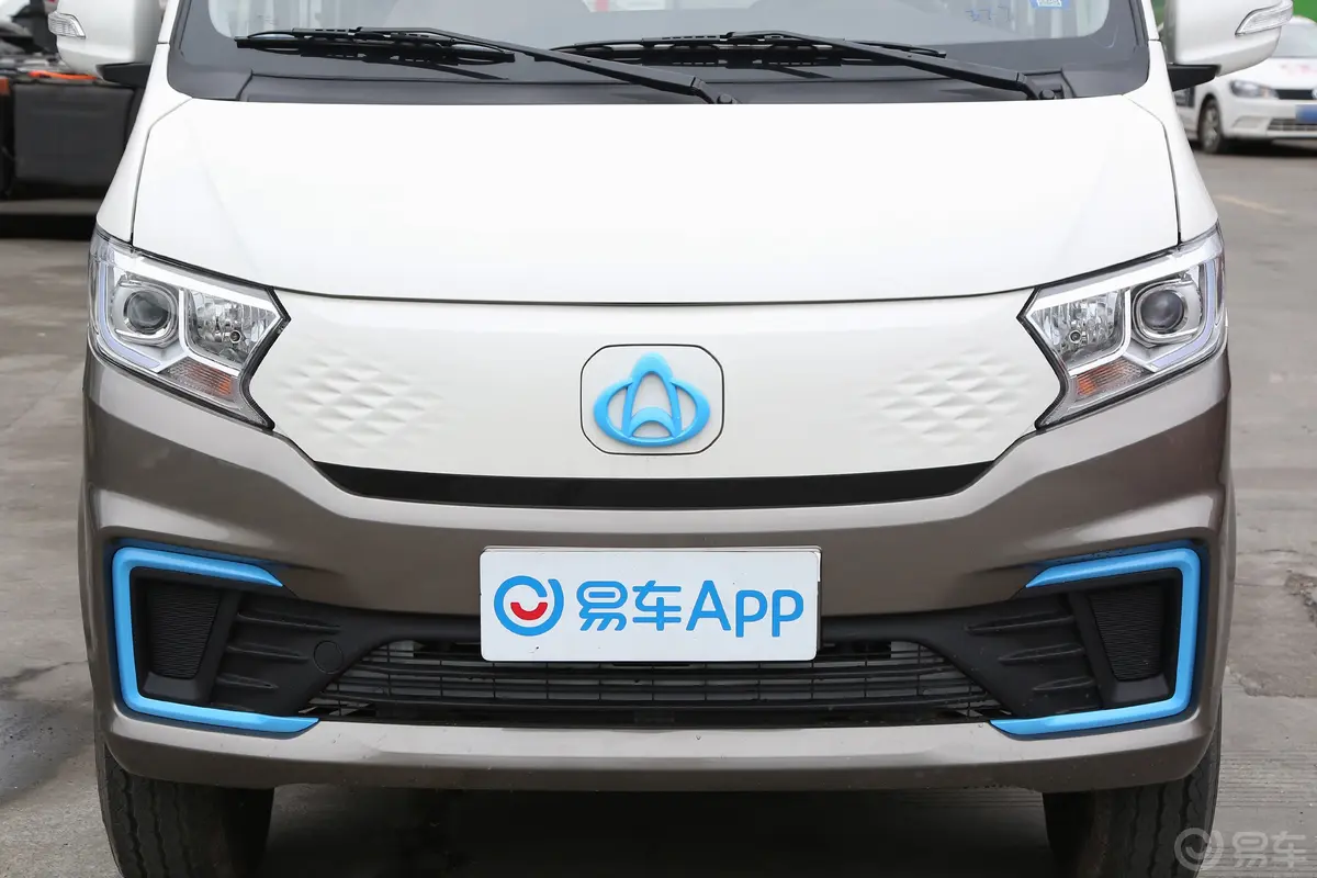 跨越星V7 EV251km 客车掀背门豪华型 9座外观细节