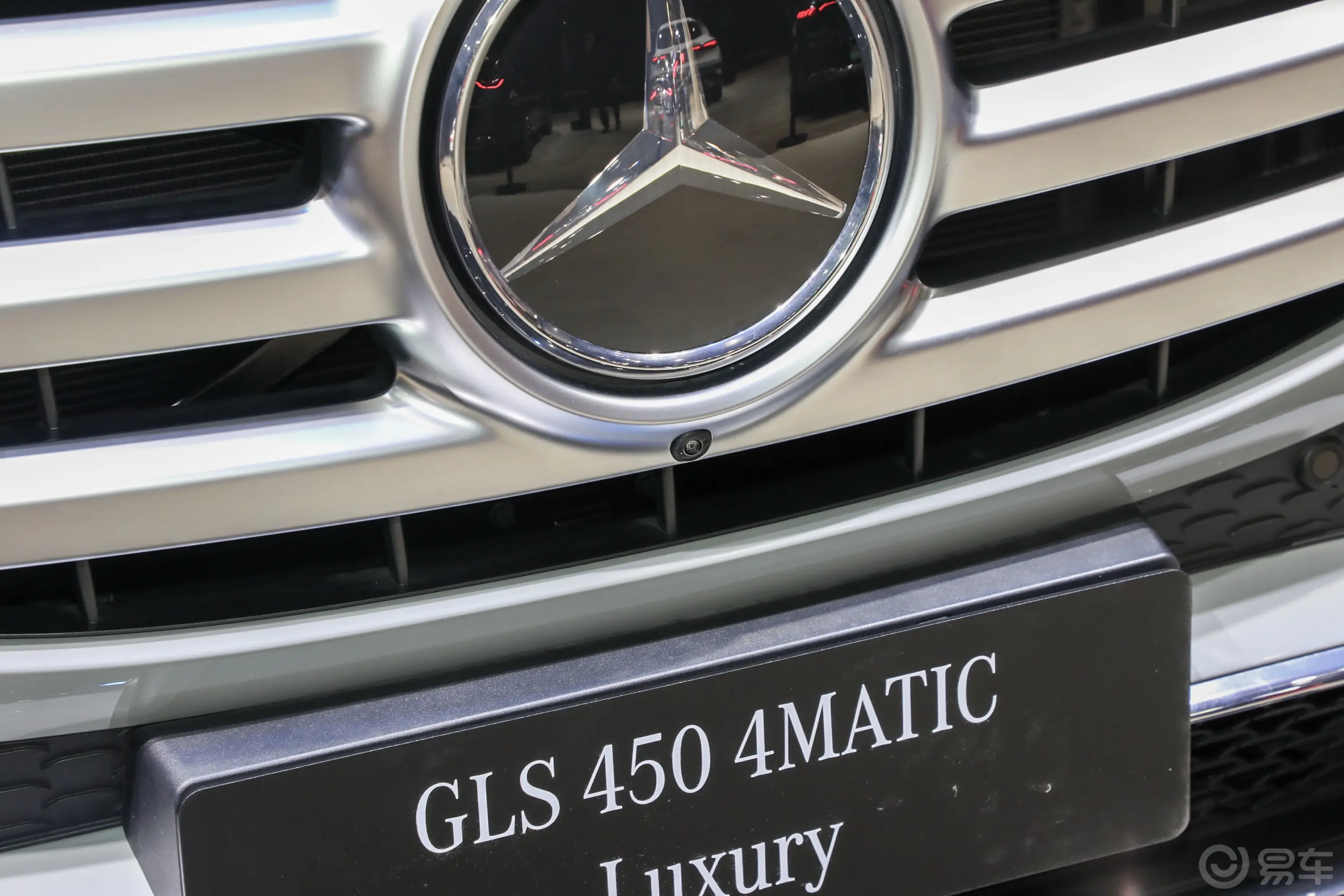 奔驰GLSGLS 450 4MATIC Luxury外观
