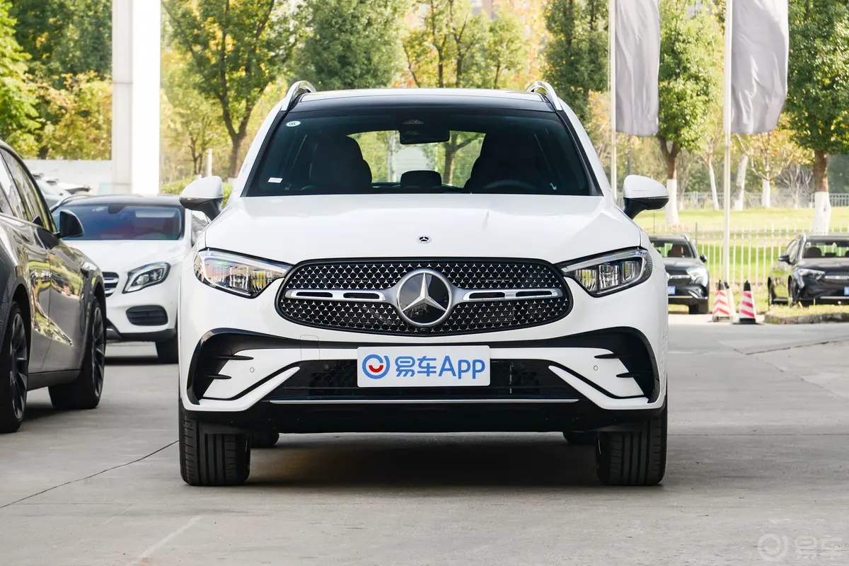 奔驰GLC改款 GLC 260 L 4MATIC 豪华型 5座正前水平