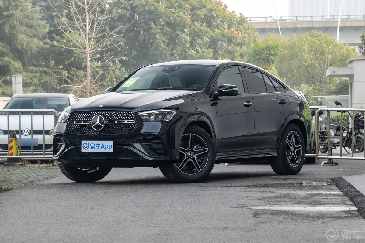 奔驰GLE轿跑GLE 450 4MATIC 轿跑SUV 时尚型侧前45度车头向左水平