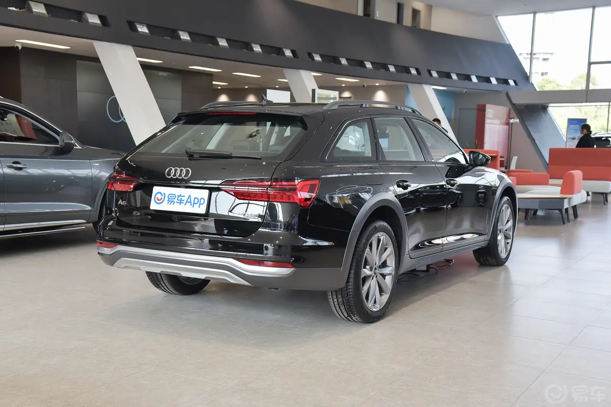 奥迪A6Allroad quattro 探索家 55 TFSI 尊享越野型侧后45度车头向右水平