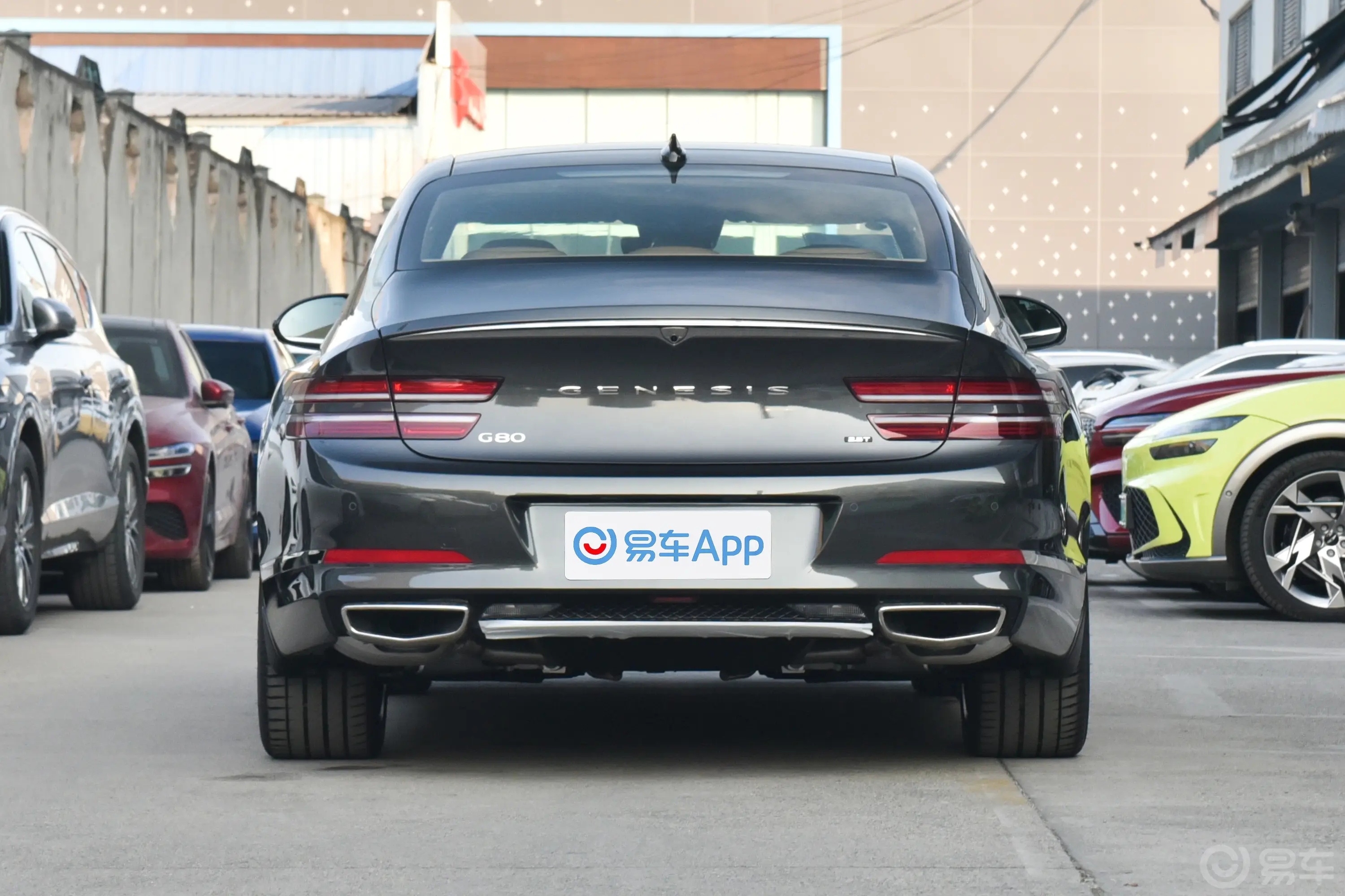 捷尼赛思G802.5T 两驱豪华版正后水平