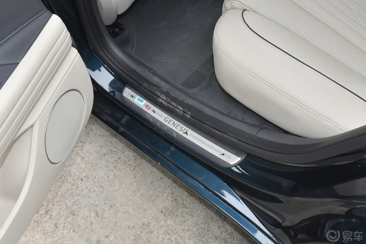 捷尼赛思G802.5T 四驱旗舰版后排空间