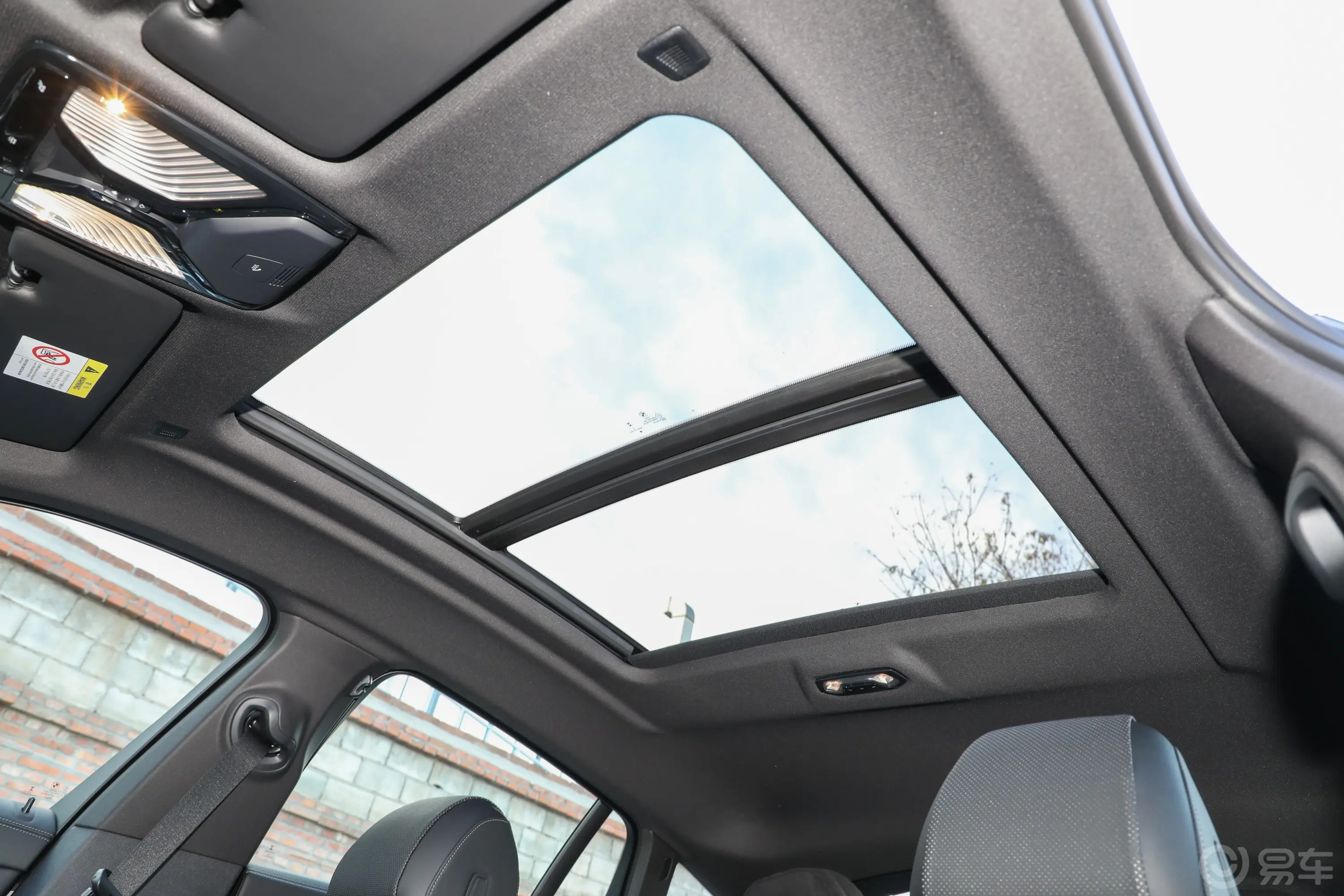 宝马X6改款 xDrive30i M运动套装天窗内拍关闭