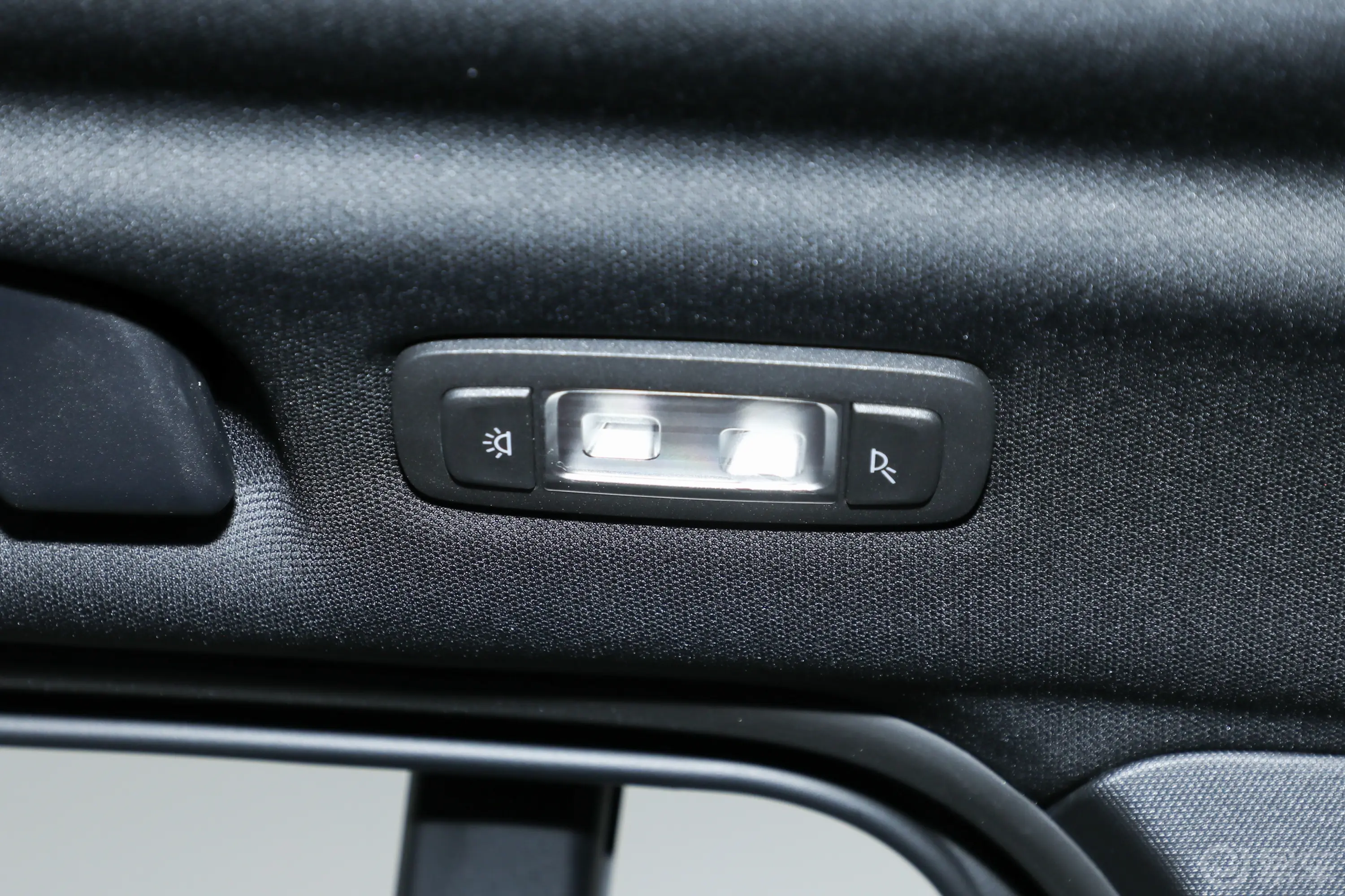 宝马X3改款 xDrive30i 尊享型 M曜夜套装后排空调控制键