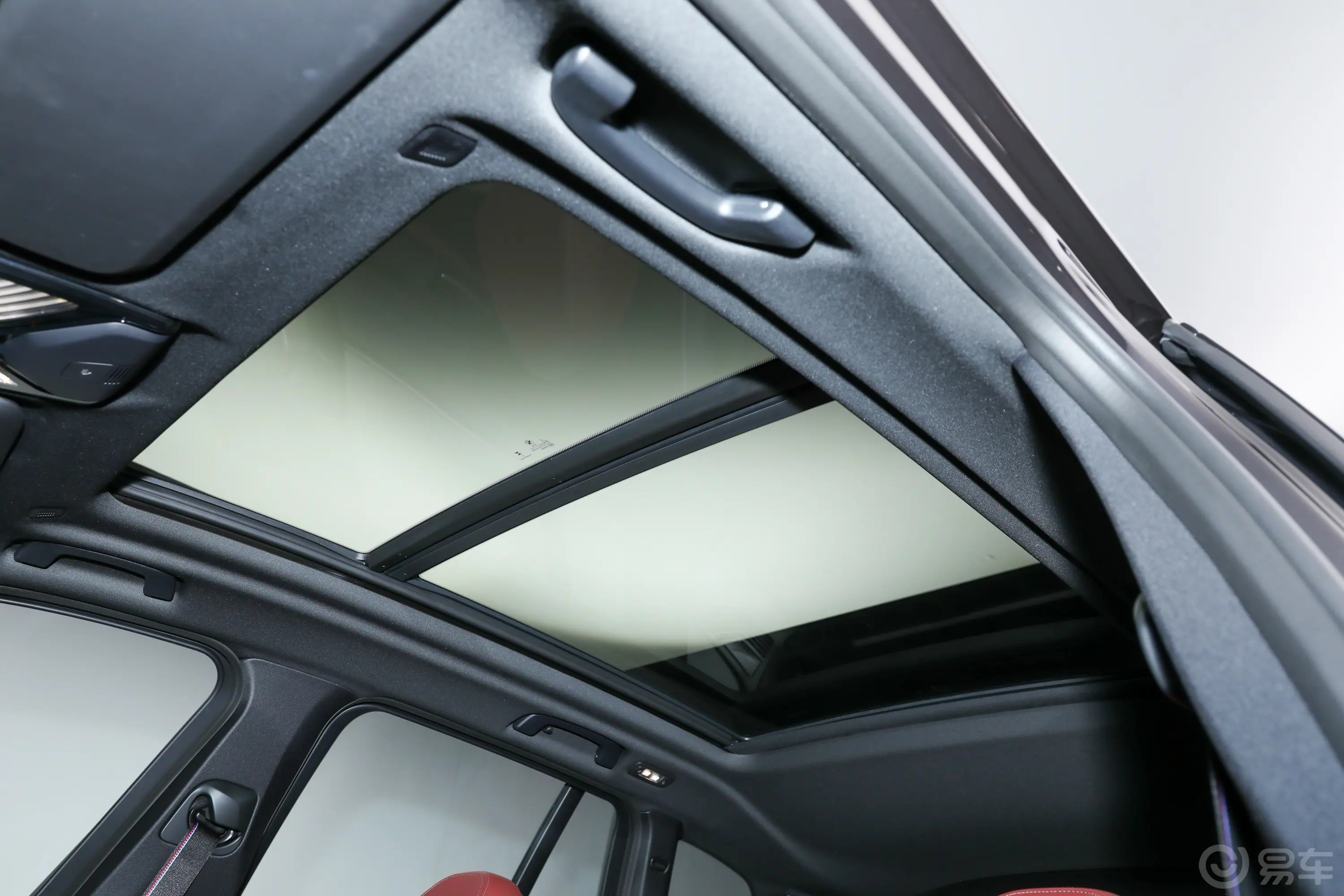 宝马X3改款 xDrive30i 尊享型 M曜夜套装天窗内拍关闭