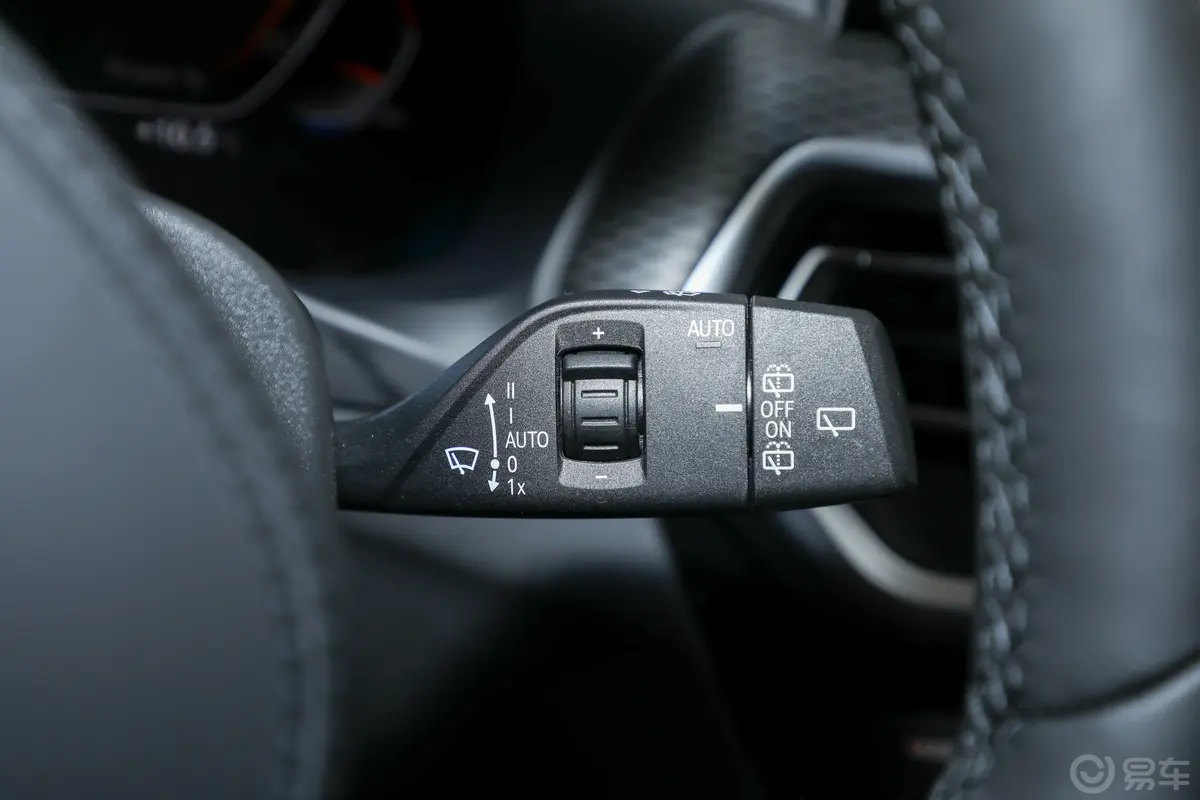 宝马X3改款 xDrive30i 尊享型 M曜夜套装主驾驶位
