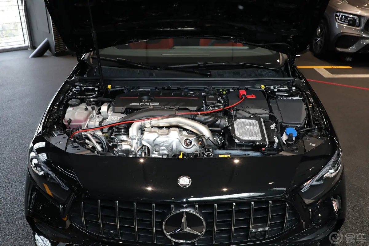 奔驰A级 AMG(进口)AMG A 35 4MATIC发动机舱整体