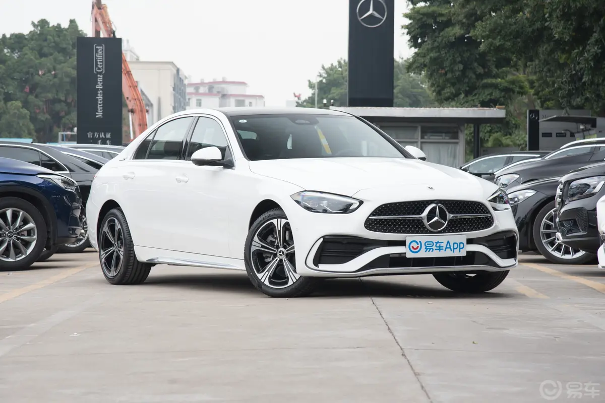 奔驰C级改款 C 260 L 4MATIC 运动版发动机舱整体