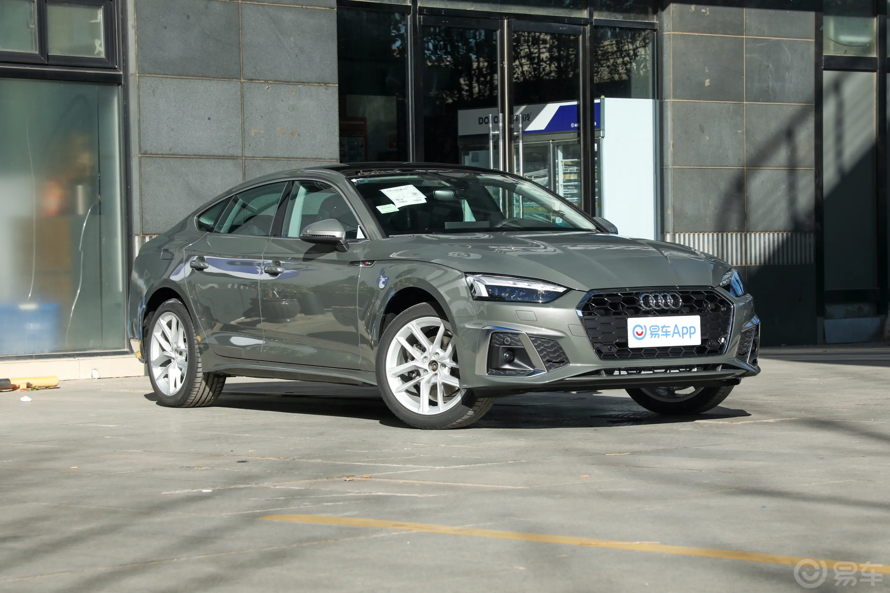 奥迪A5Sportback 40 TFSI 时尚动感型侧前45度车头向右水平