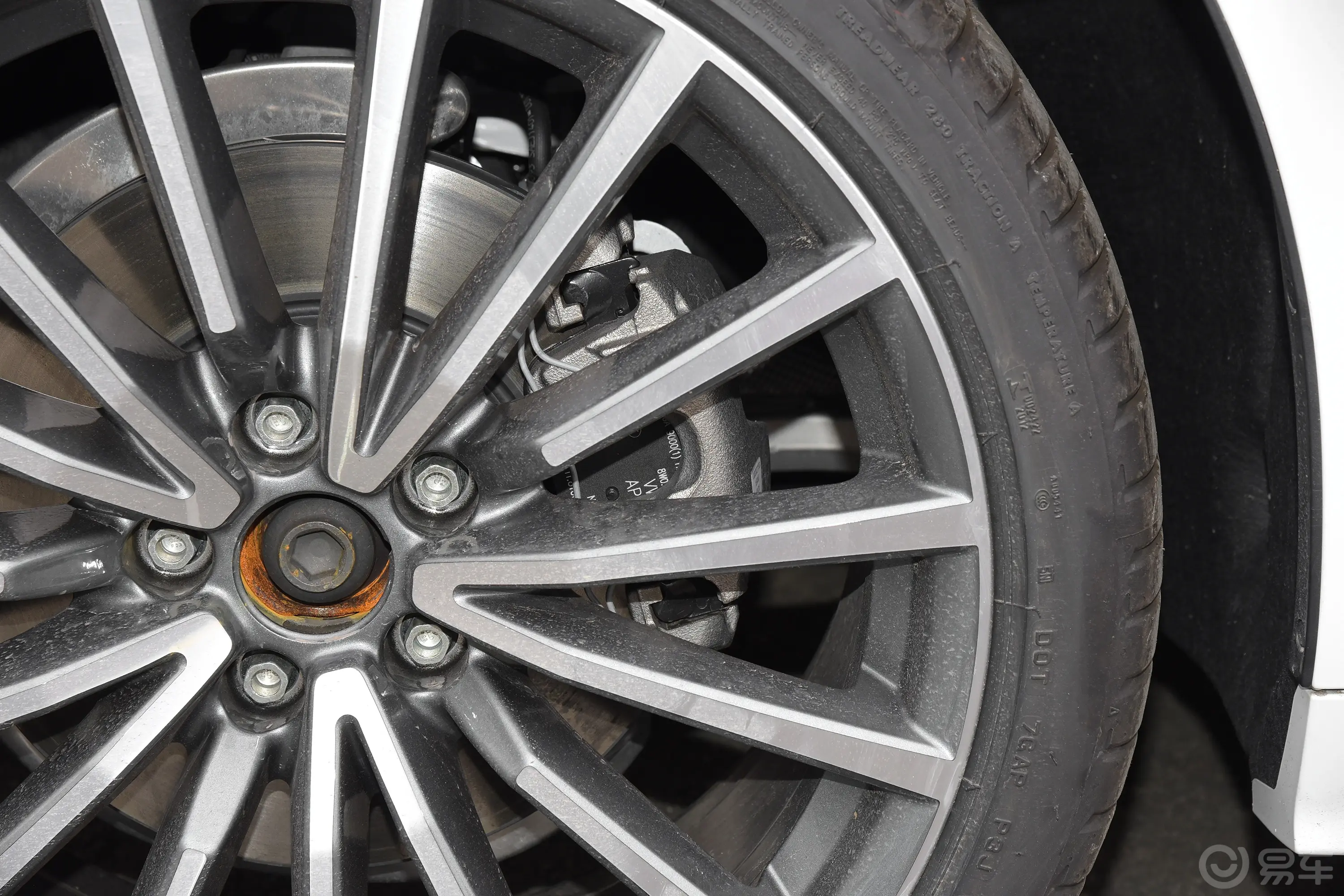 奥迪A5Sportback 40 TFSI quattro 豪华动感型前刹车卡钳