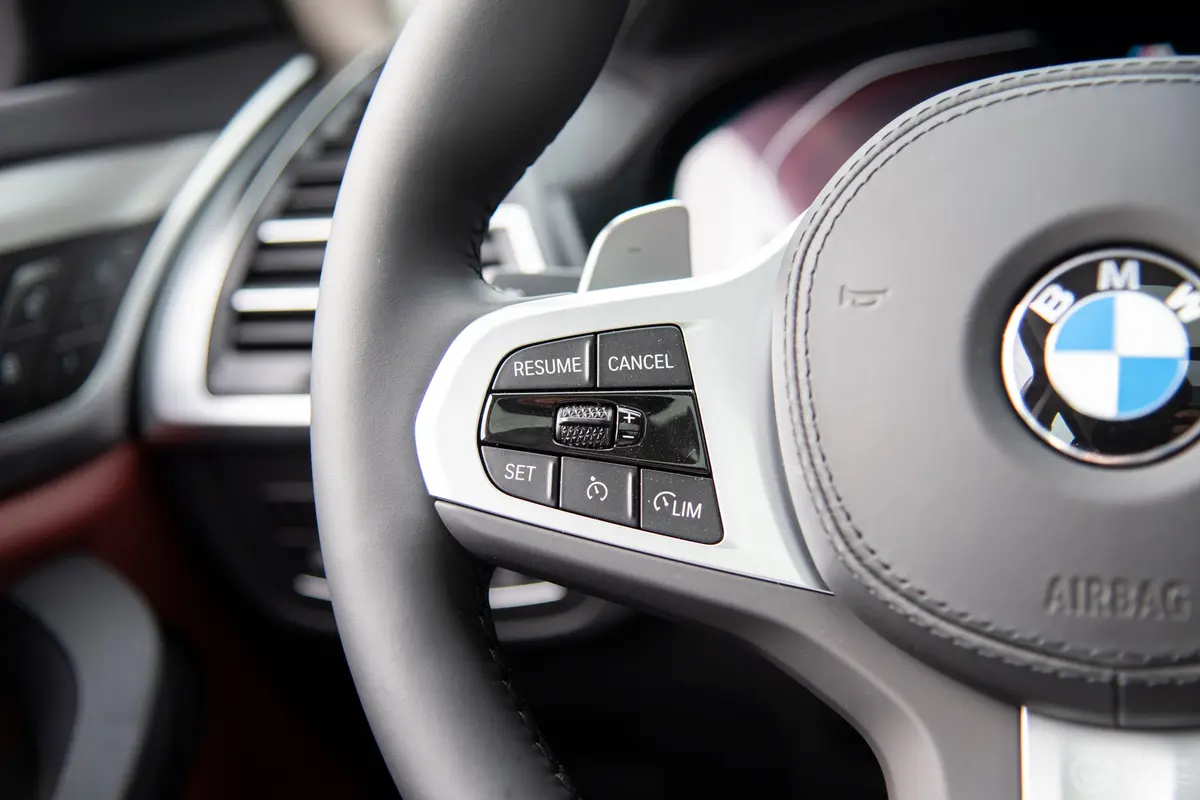 宝马X4xDrive30i M运动套装左侧方向盘功能按键