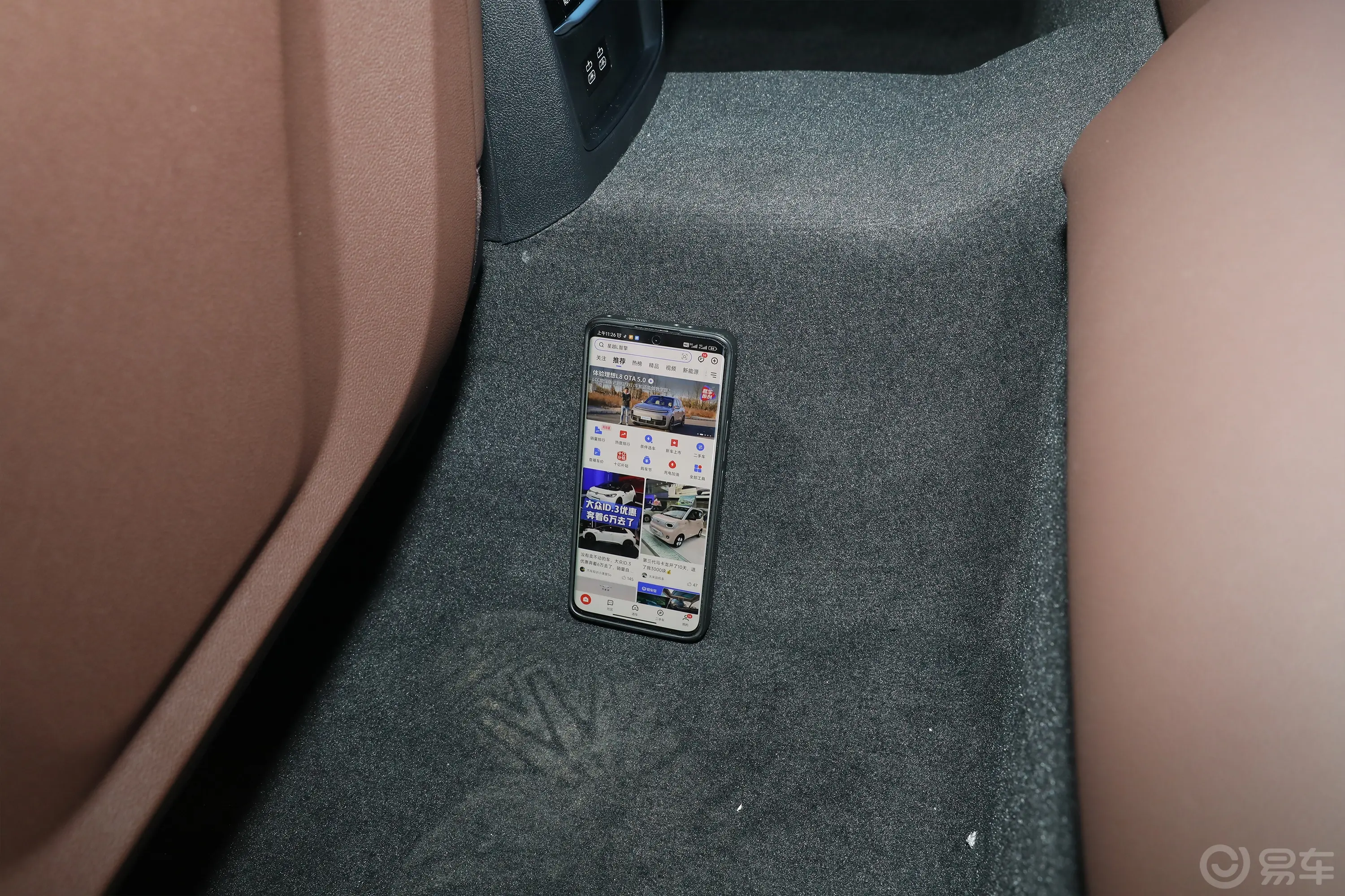 宝马3系325Li xDrive M运动套装后排地板中间位置