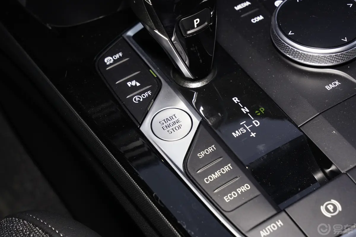 宝马2系四门轿跑车 225i M运动套装钥匙孔或一键启动按键