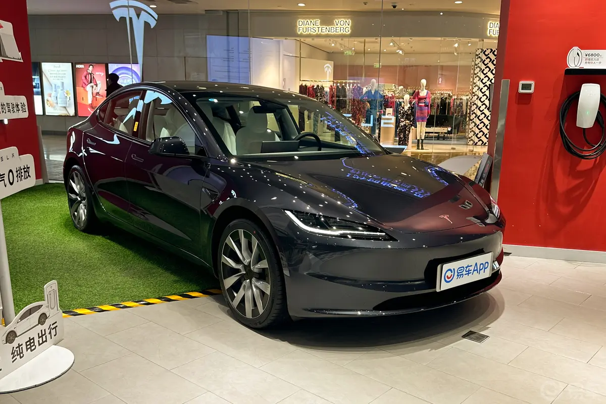 Model 3713km 长续航全轮驱动版侧前45度车头向右水平