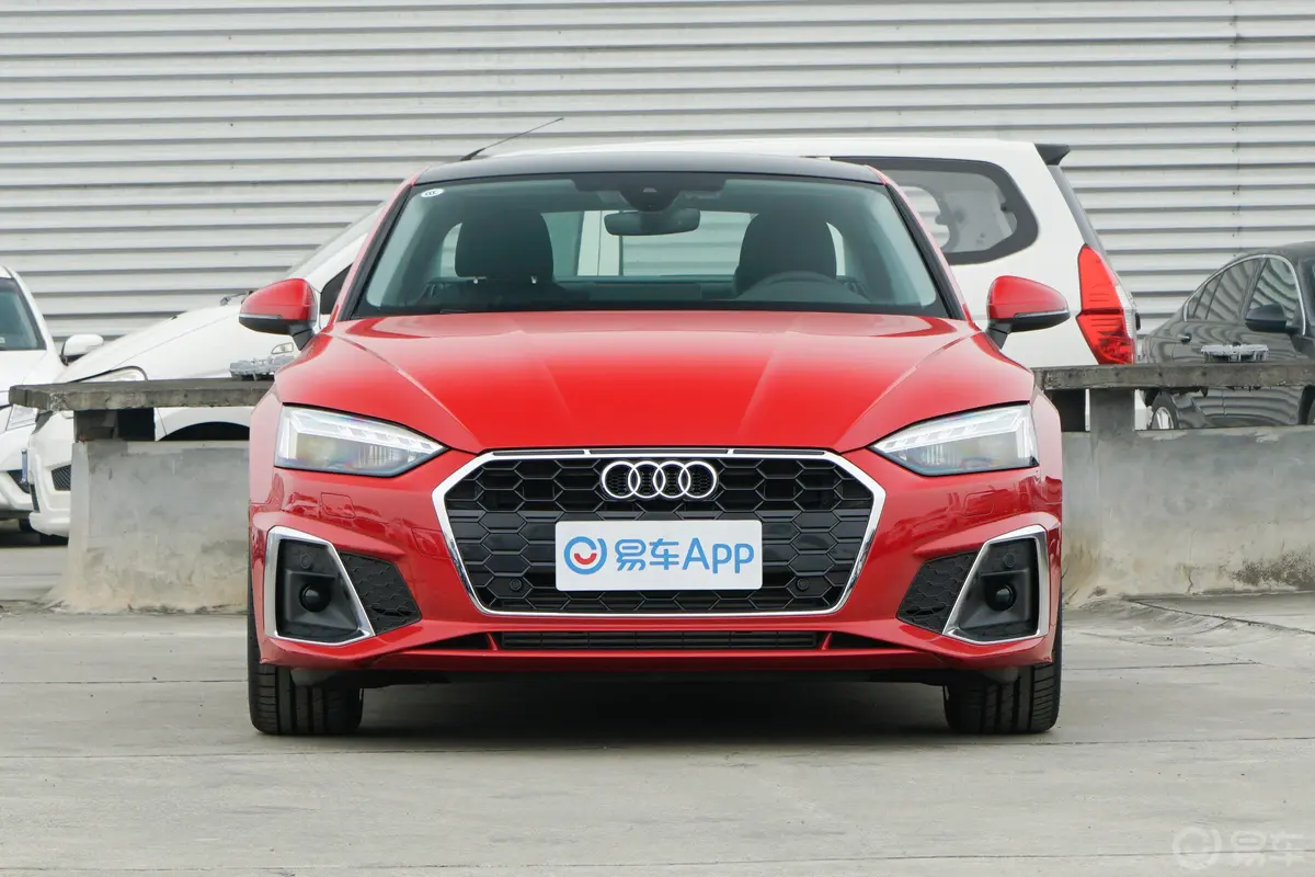 奥迪A5Coupe 40 TFSI 时尚动感型正前水平