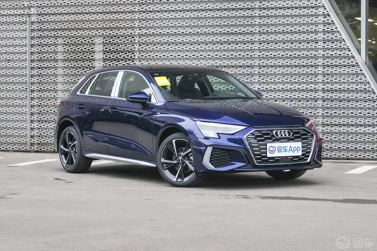 奥迪A3Sportback 35 TFSI 时尚运动型侧前45度车头向右水平