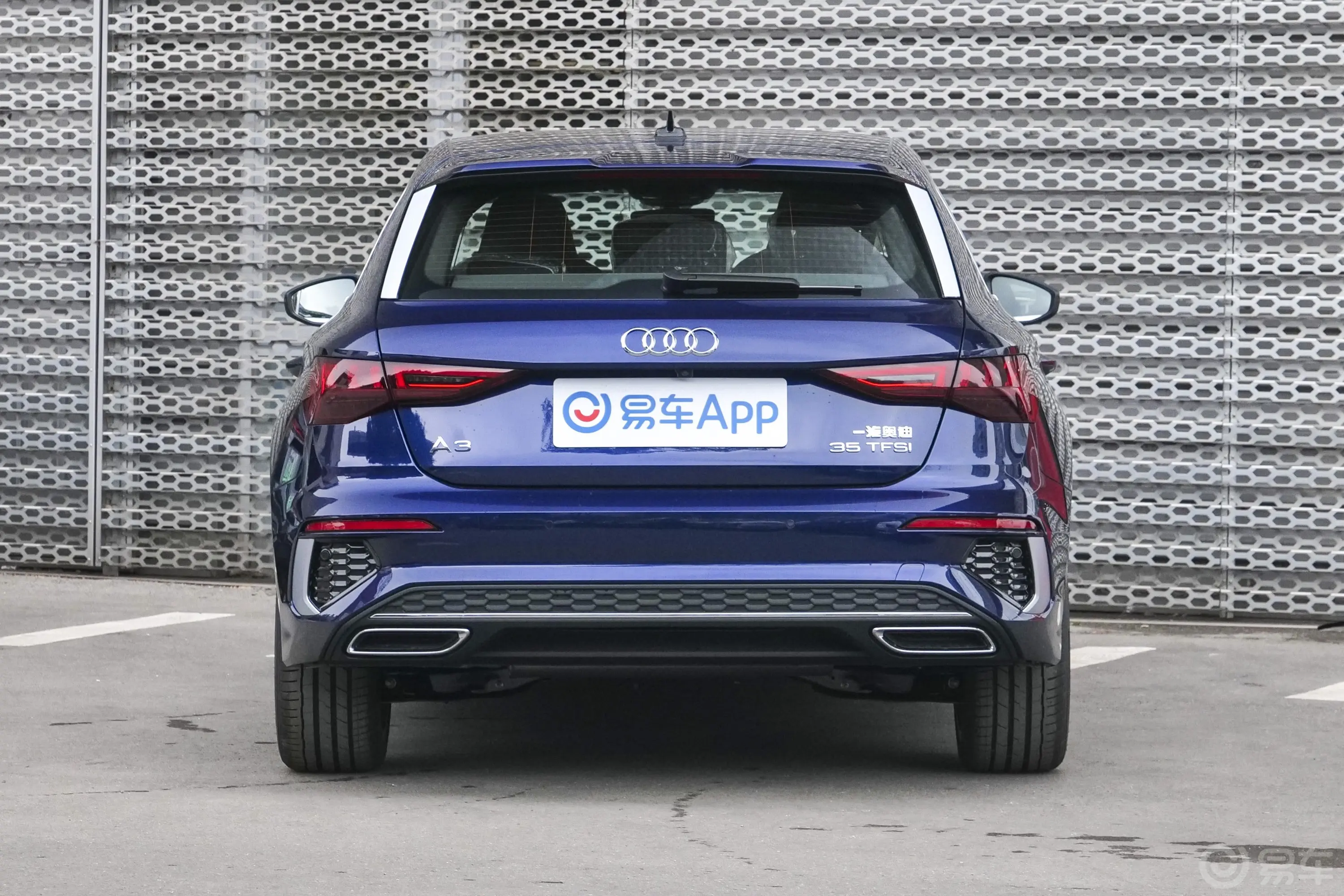 奥迪A3Sportback 35 TFSI 时尚运动型正后水平