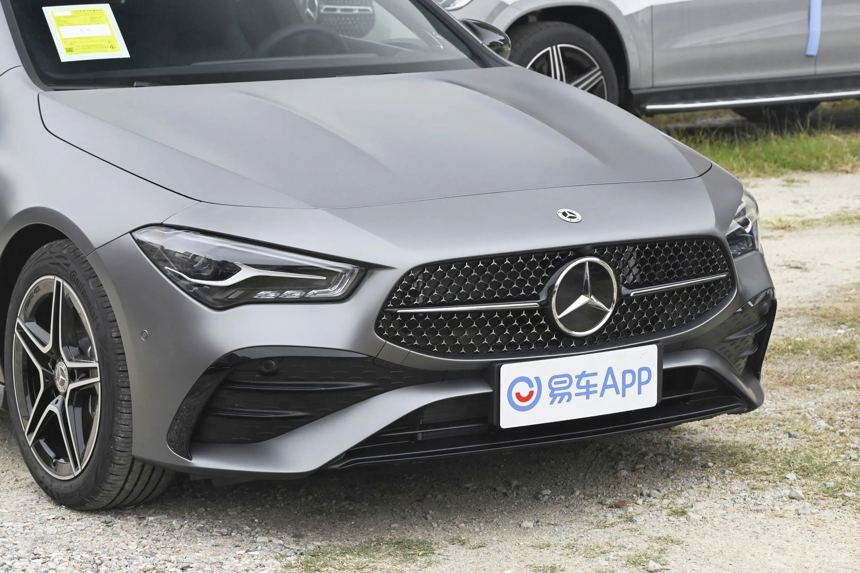 奔驰CLA级CLA 260 4MATIC 五门猎跑车前格栅侧俯拍