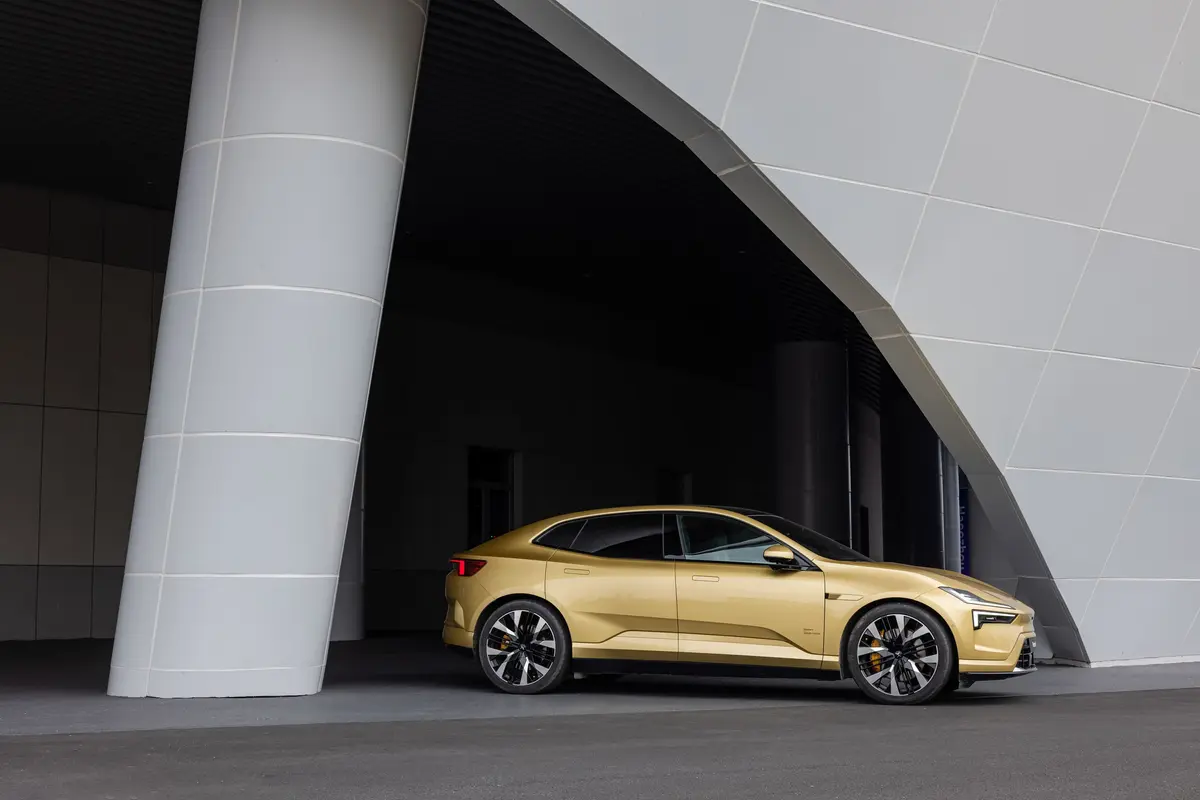 Polestar 4