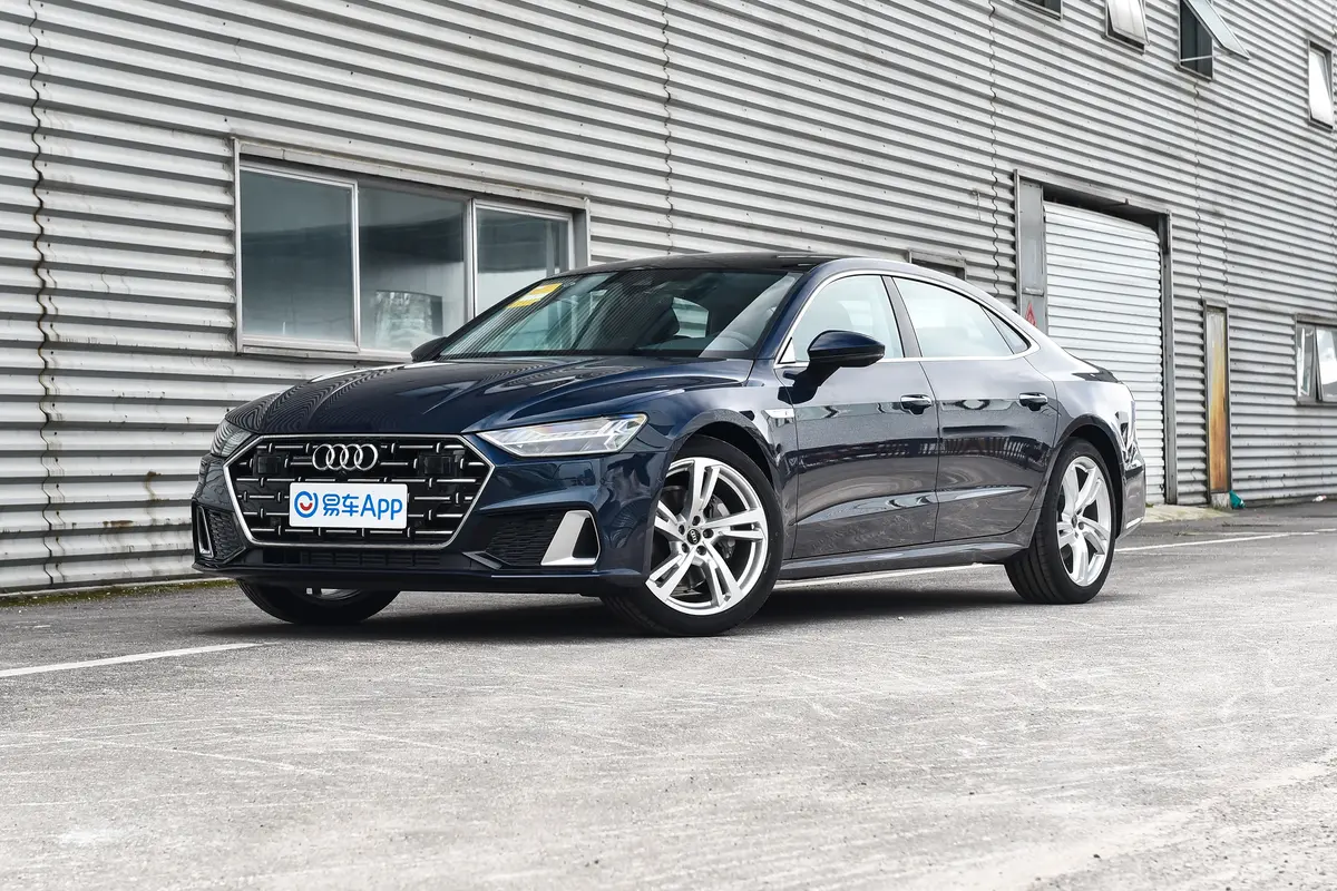 奥迪A7L45 TFSI quattro S-line 见远型 流晶套装侧前45度车头向左水平