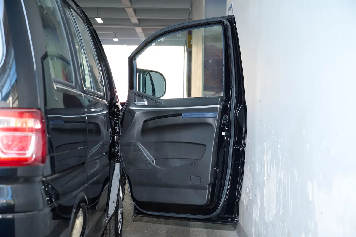 菱智M5 1.6L 实用型 7座副驾侧前车门