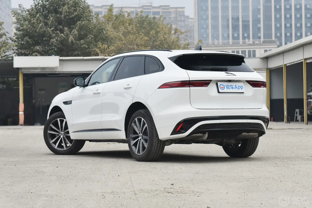 捷豹F-PACE250PS R-DYNAMIC SE侧后45度车头向左水平