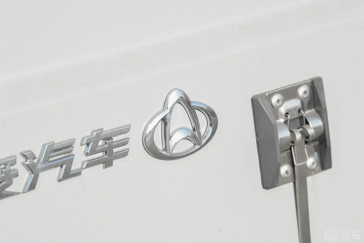 长安星卡1.5L 单排2.72米钢板厢货舒适型外观细节
