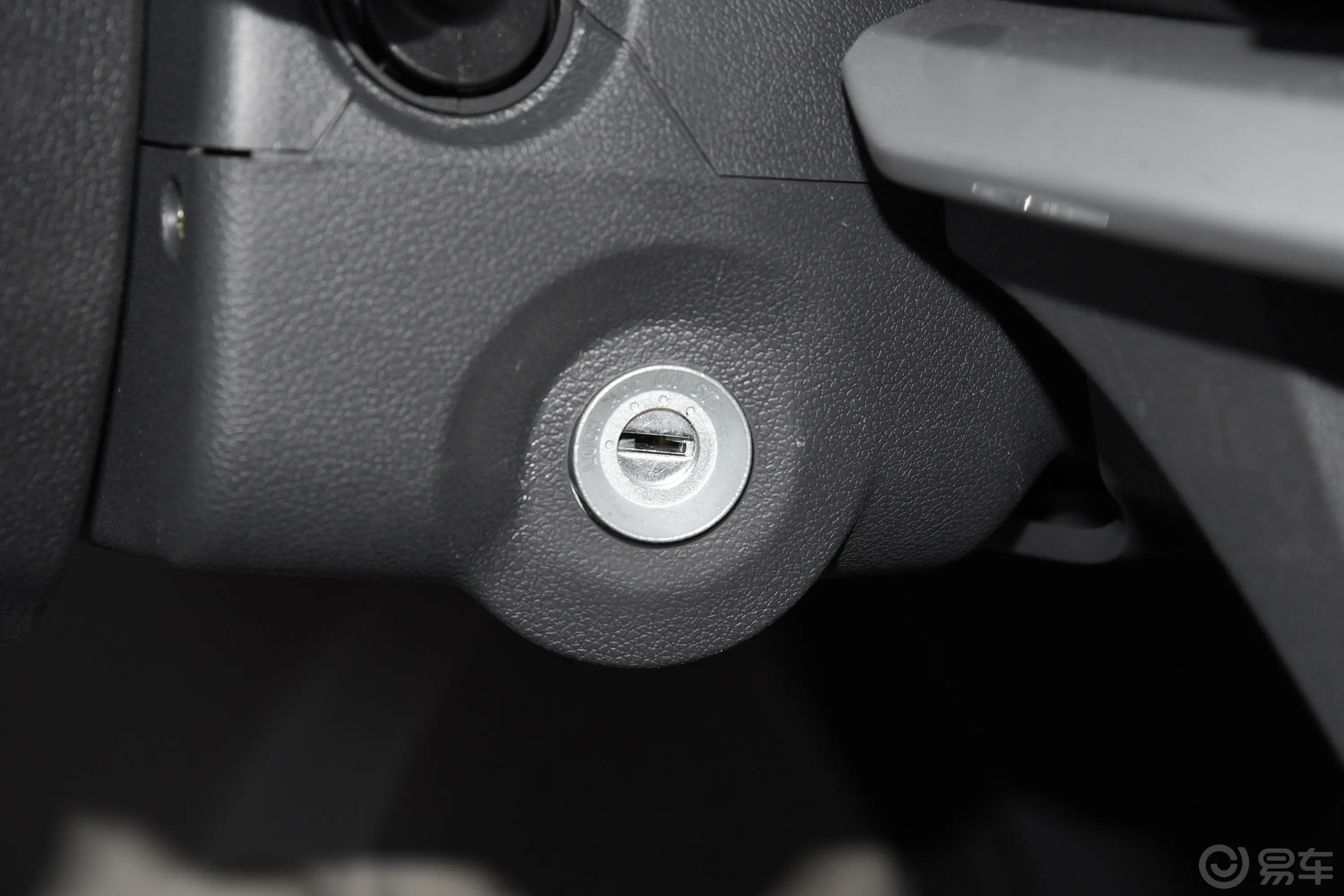 长安星卡1.5L 单排2.72米钢板厢货舒适型钥匙孔或一键启动按键
