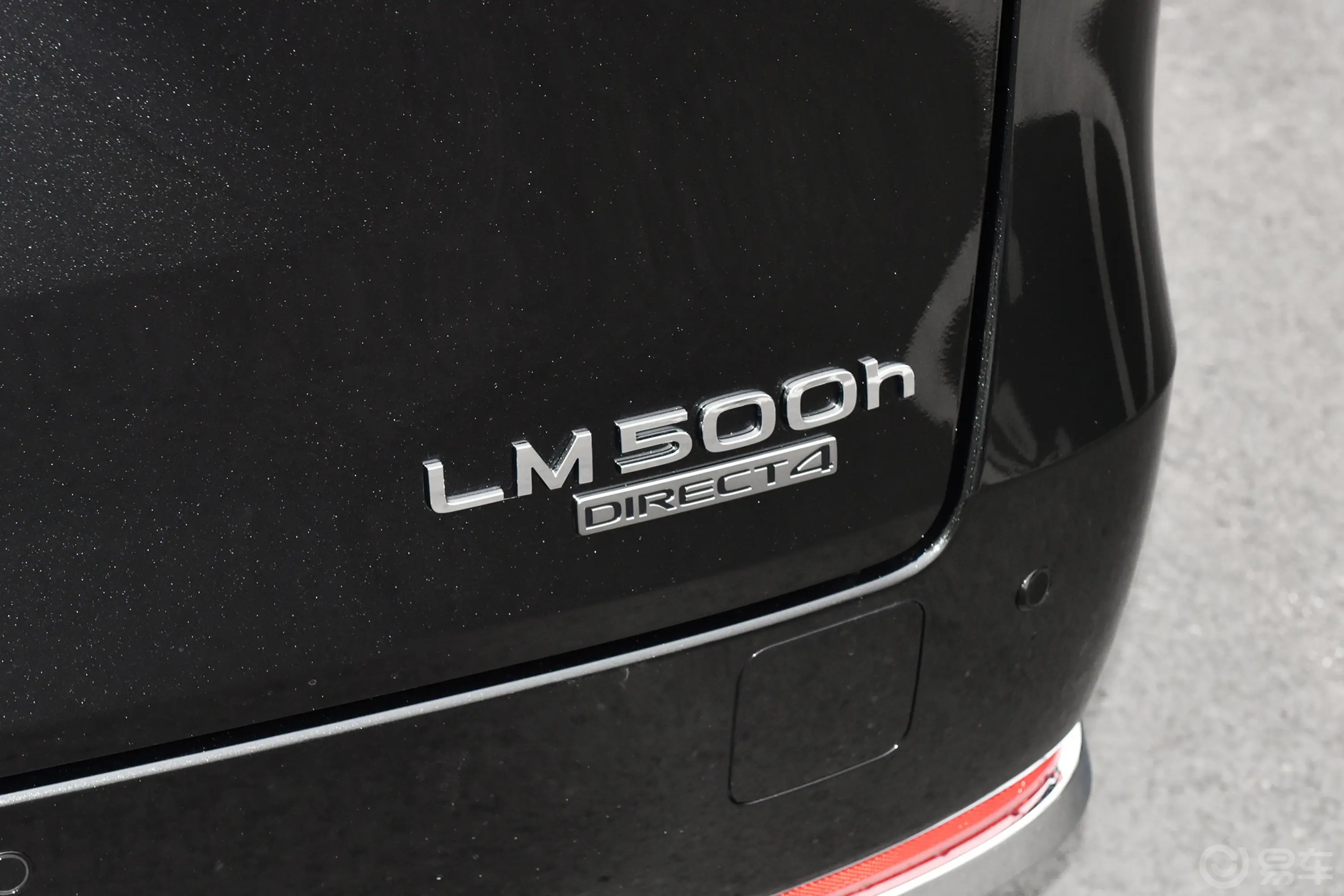 雷克萨斯LM500h 尊崇版 6座外观细节