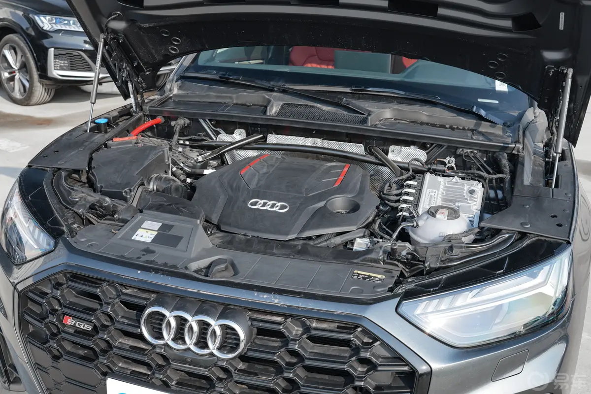 奥迪SQ53.0T quattro动力底盘