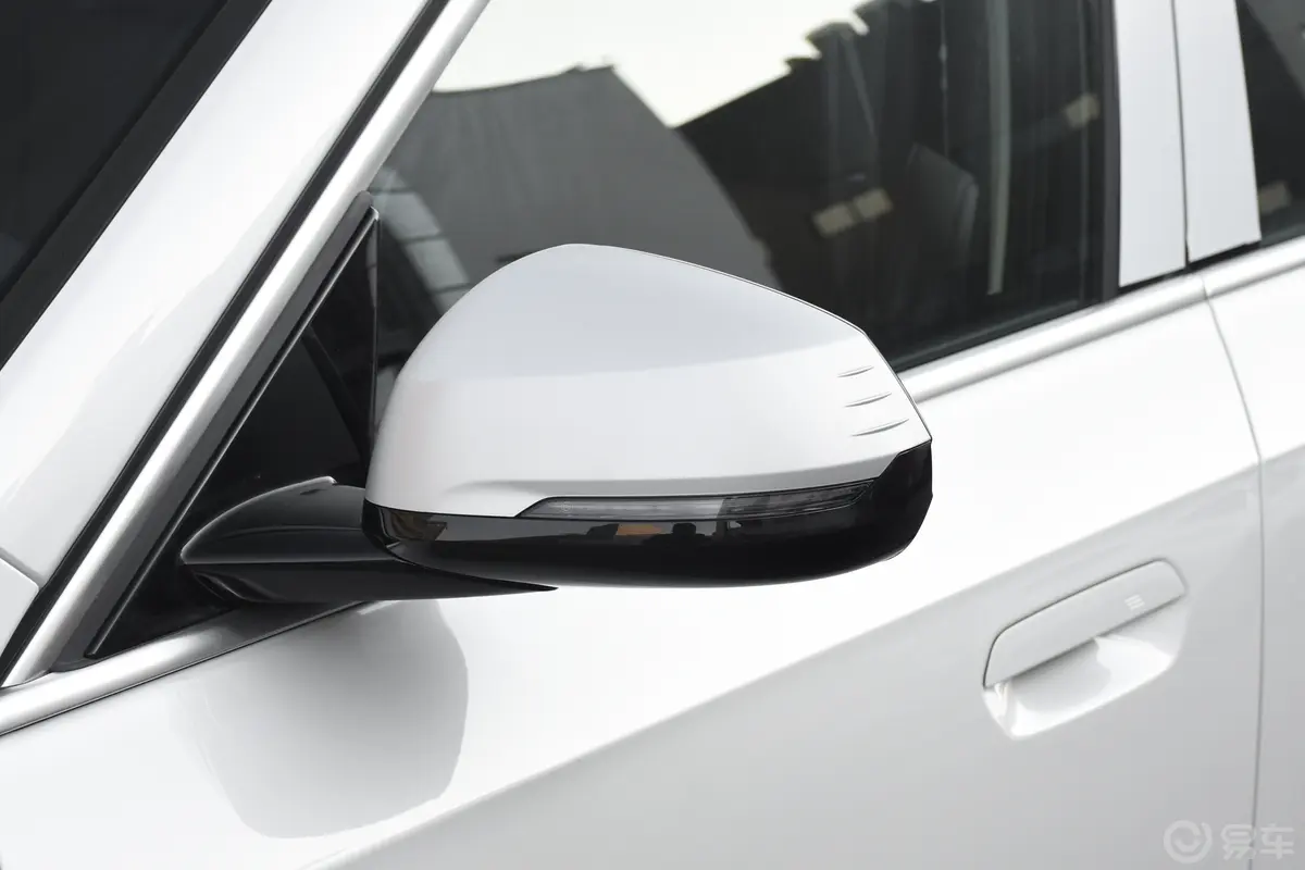 宝马X1sDrive25Li X设计套装主驾驶后视镜背面