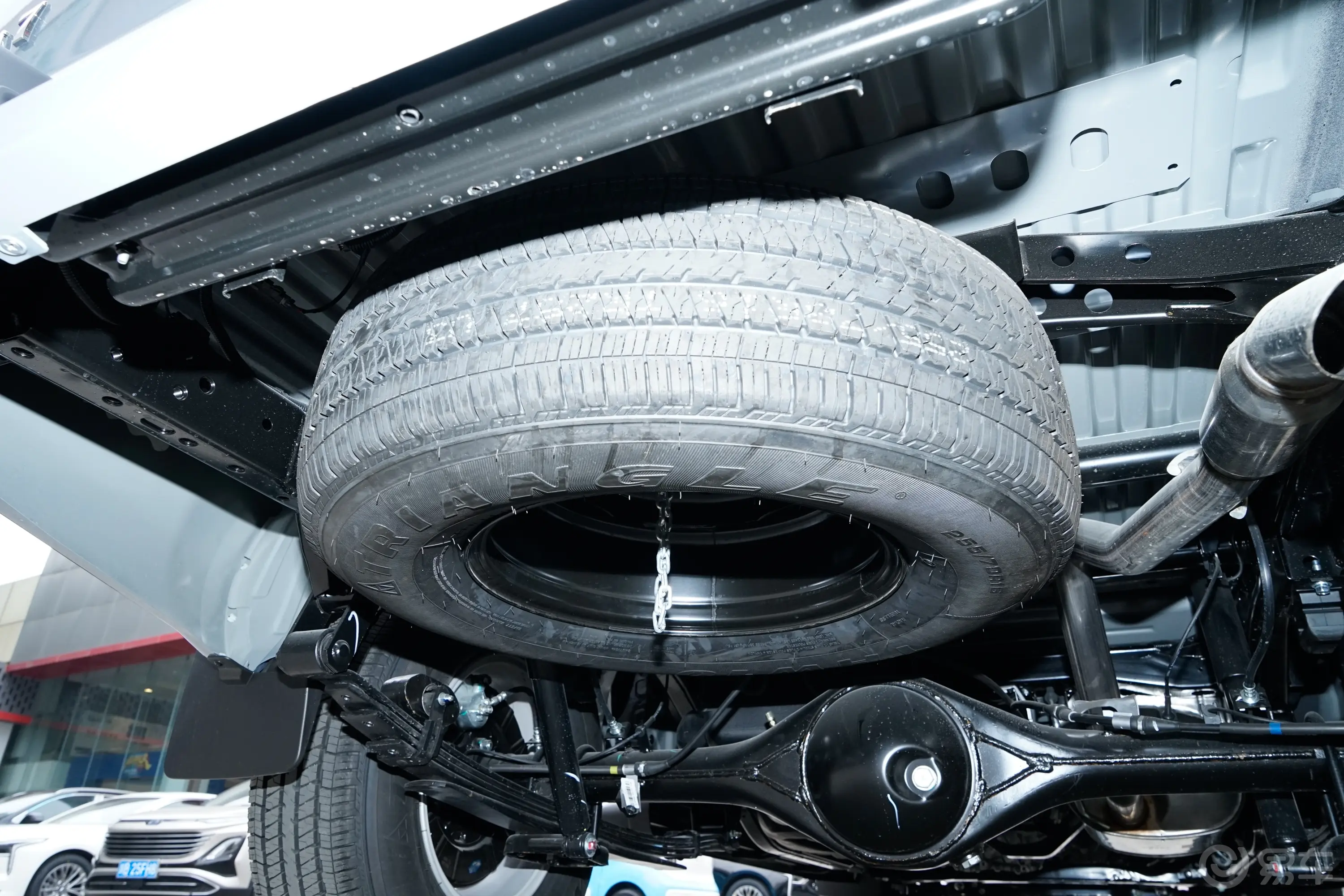 锐骐72.3T 手动四驱标准货箱钢板弹簧标准型 柴油备胎